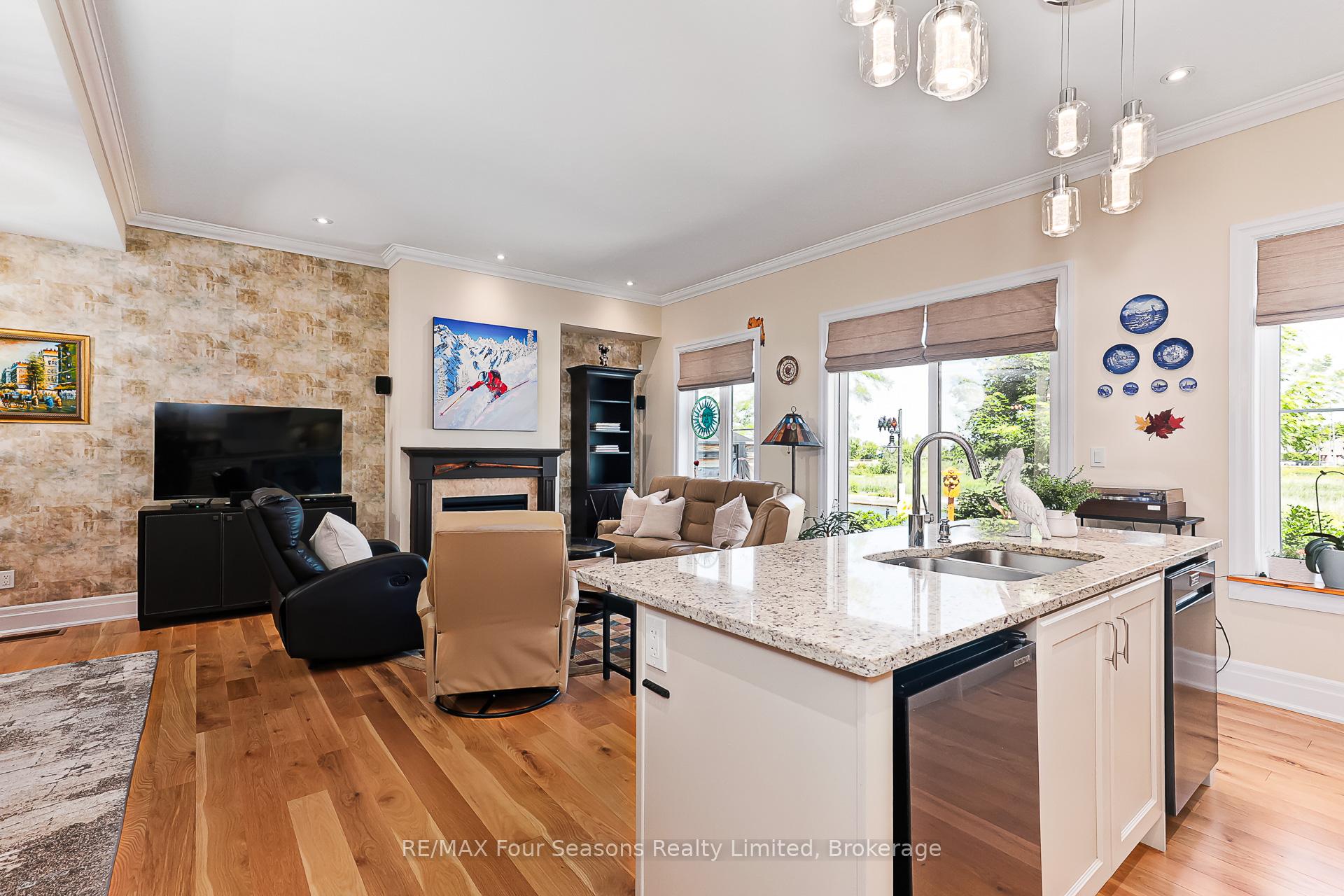 Photo 15 of Unit 6, 25 Emerson Mews, Collingwood — HOMEH