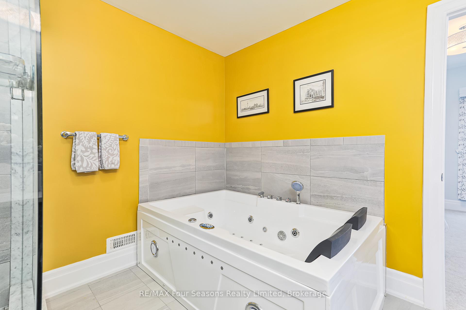 Photo 22 of Unit 6, 25 Emerson Mews, Collingwood — HOMEH