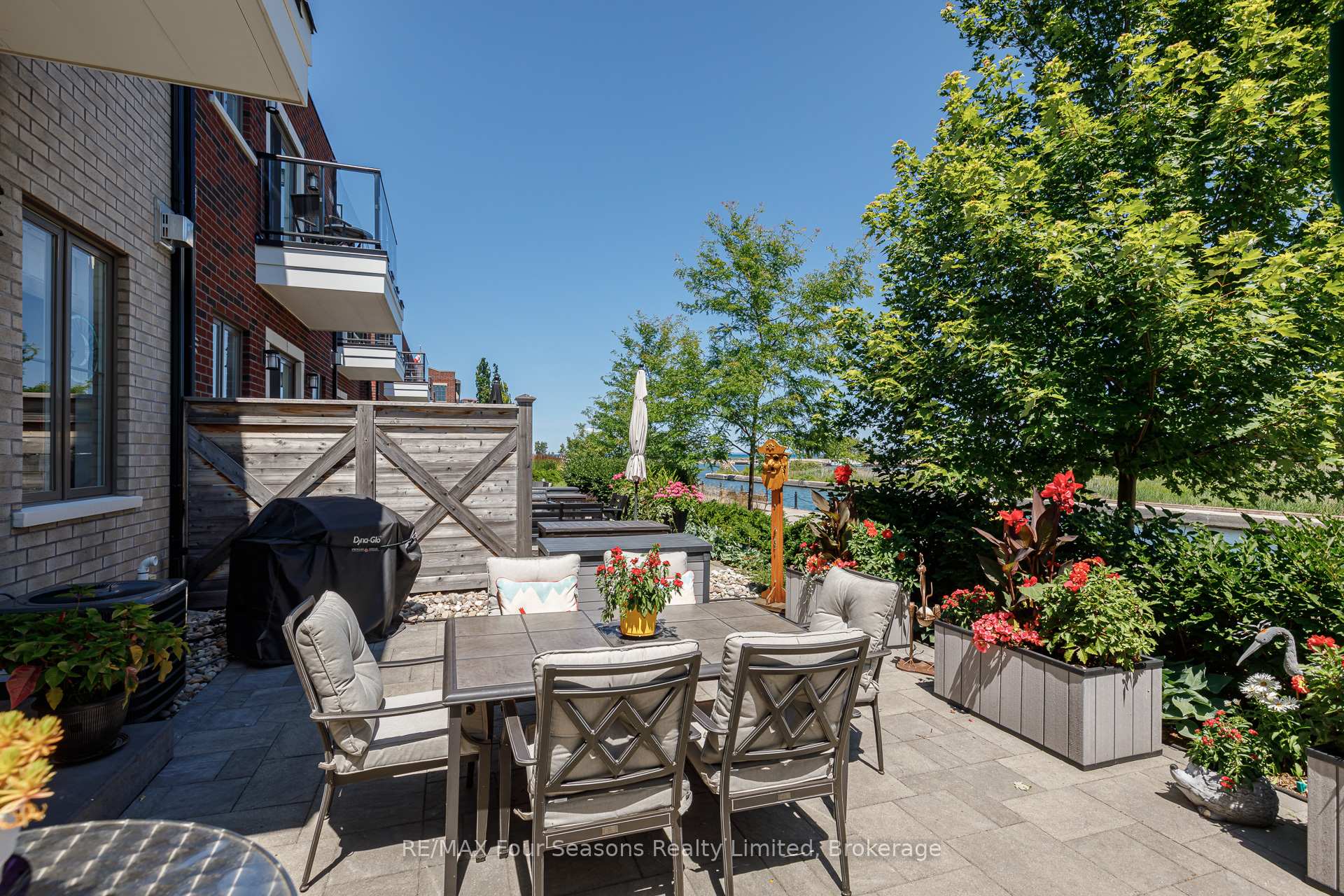 Photo 30 of Unit 6, 25 Emerson Mews, Collingwood — HOMEH