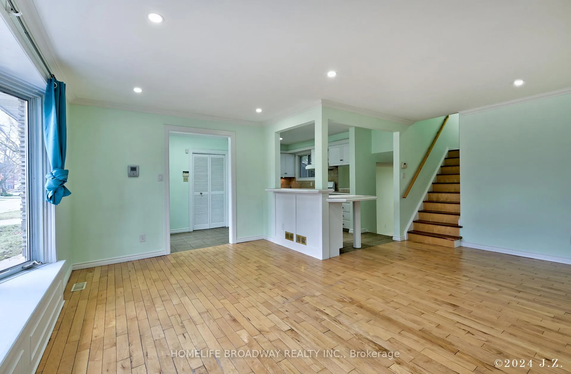 Photo 6 of 42 Sciberras Road, Markham, Unionville — HOMEH