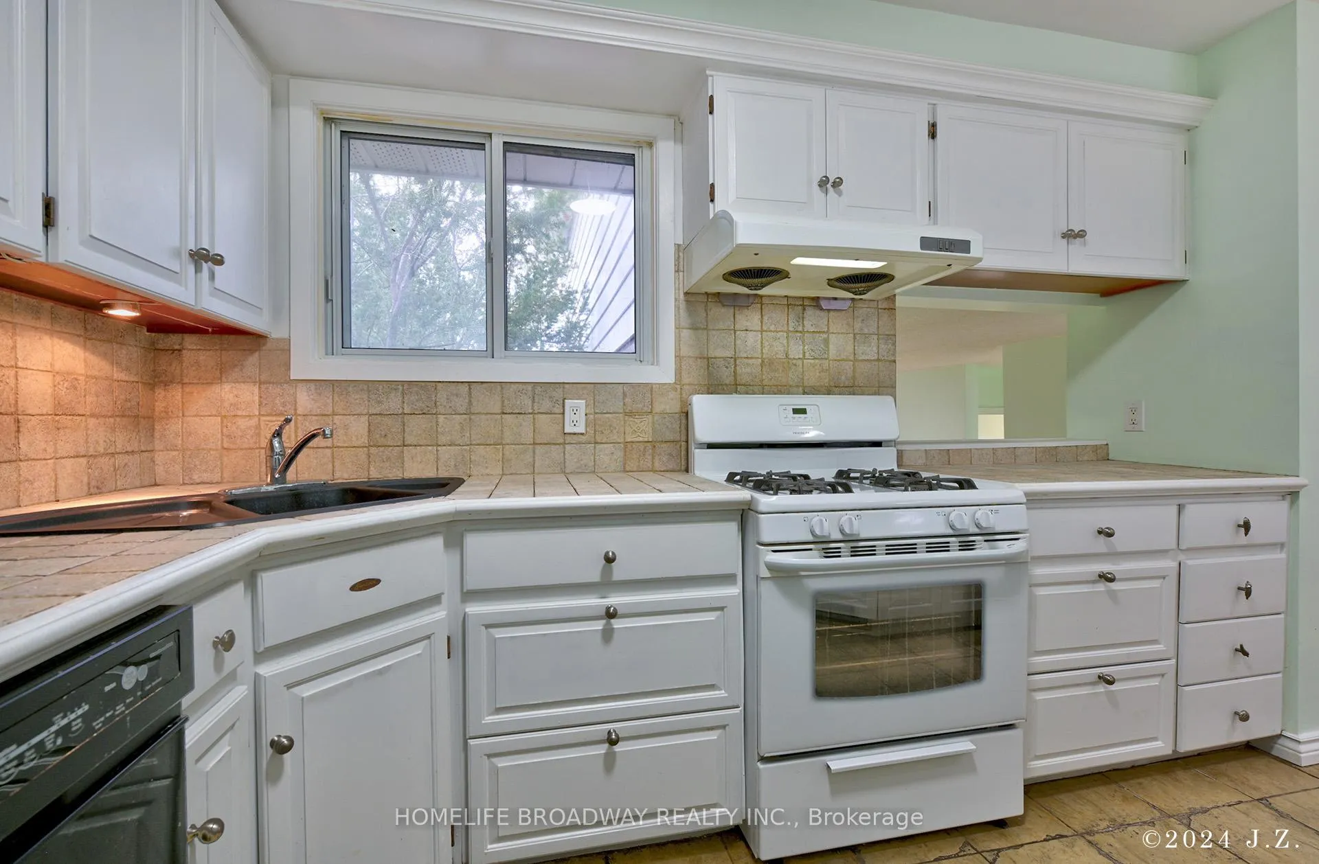 Photo 9 of 42 Sciberras Road, Markham, Unionville — HOMEH