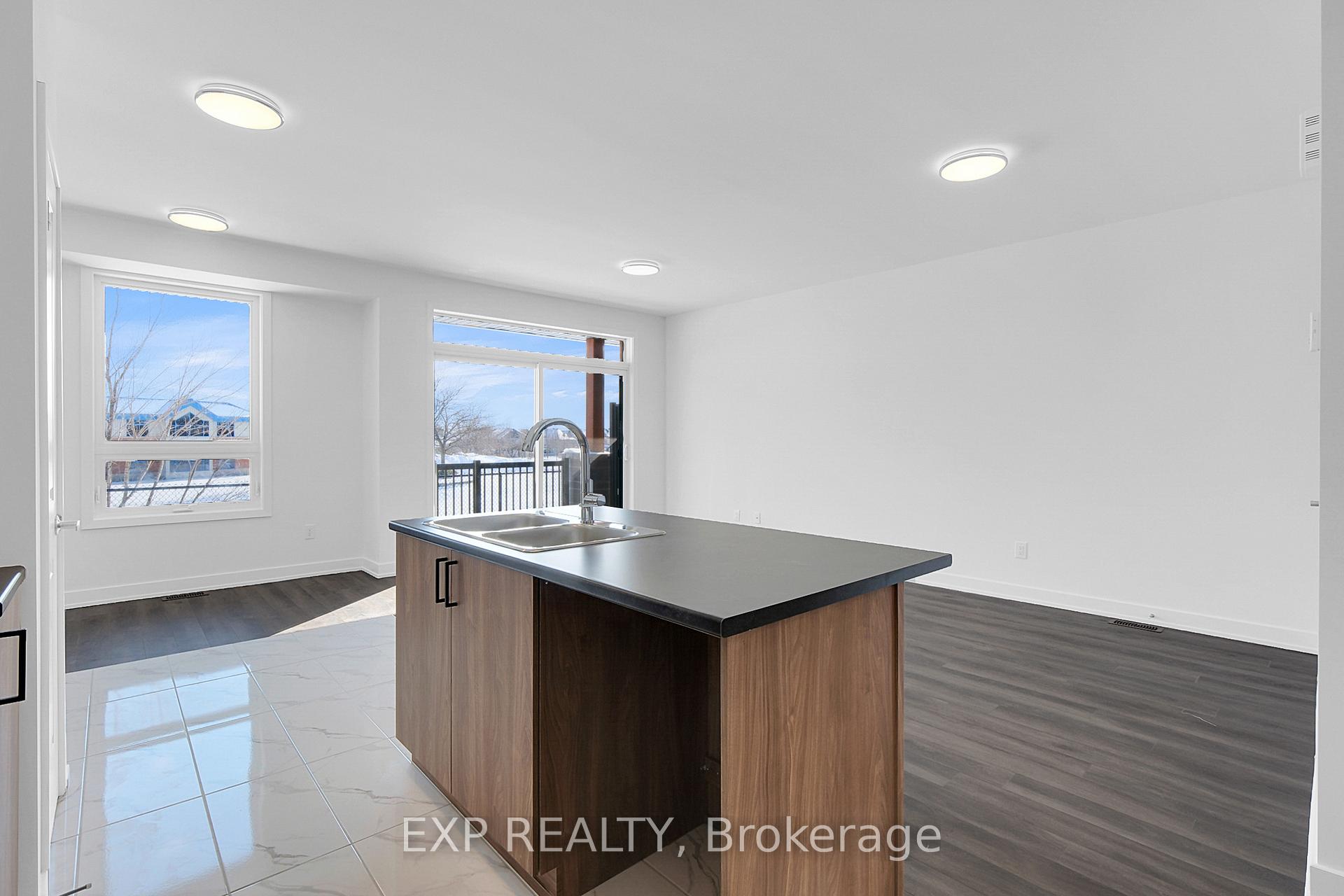 Photo 7 of 825 Silhouette, Ottawa, Barrhaven - Cedargrove/Fraserdale — HOMEH