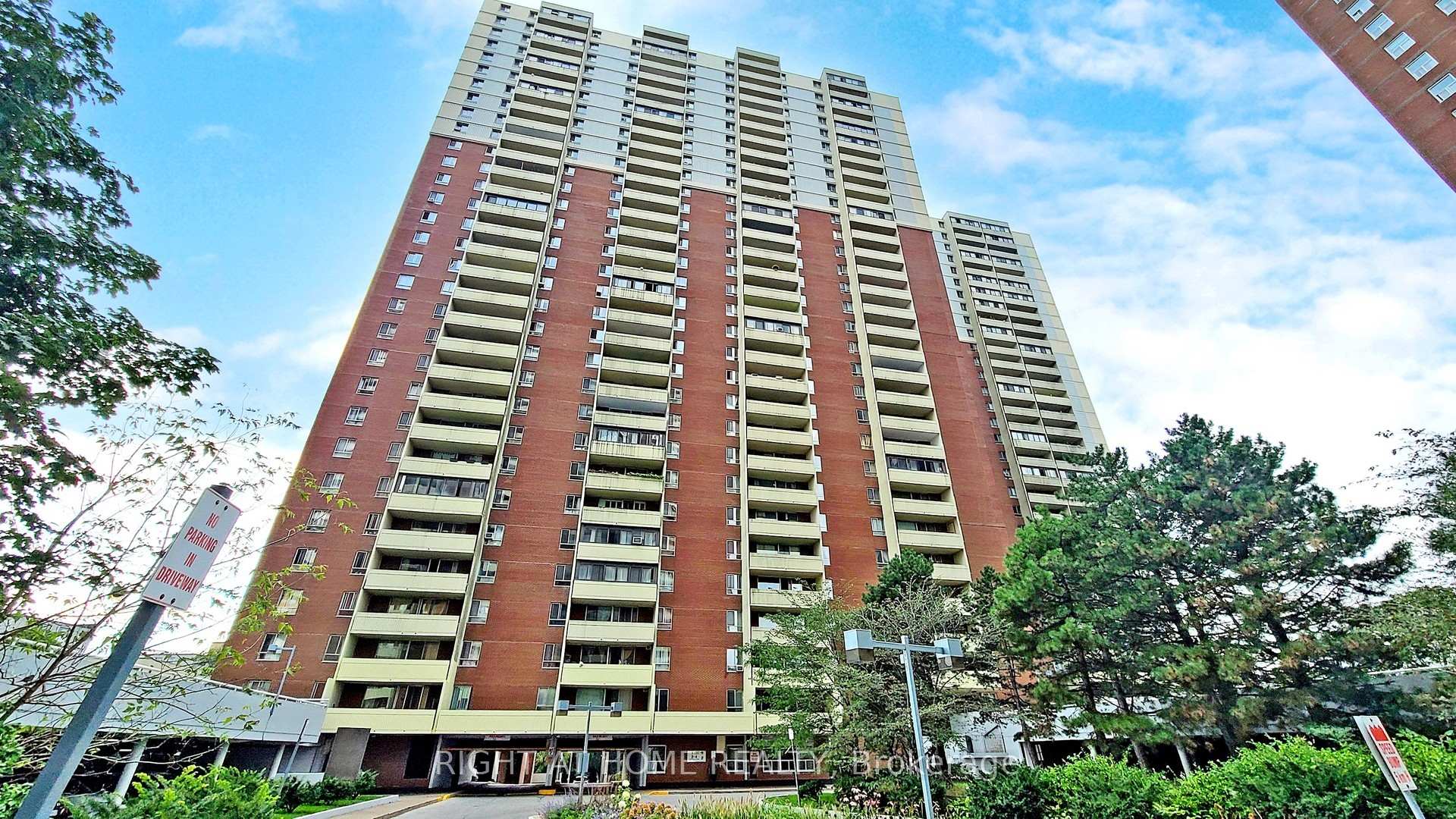Photo 3 of Unit 1418, 1 Massey Square, Toronto, Crescent Town — HOMEH