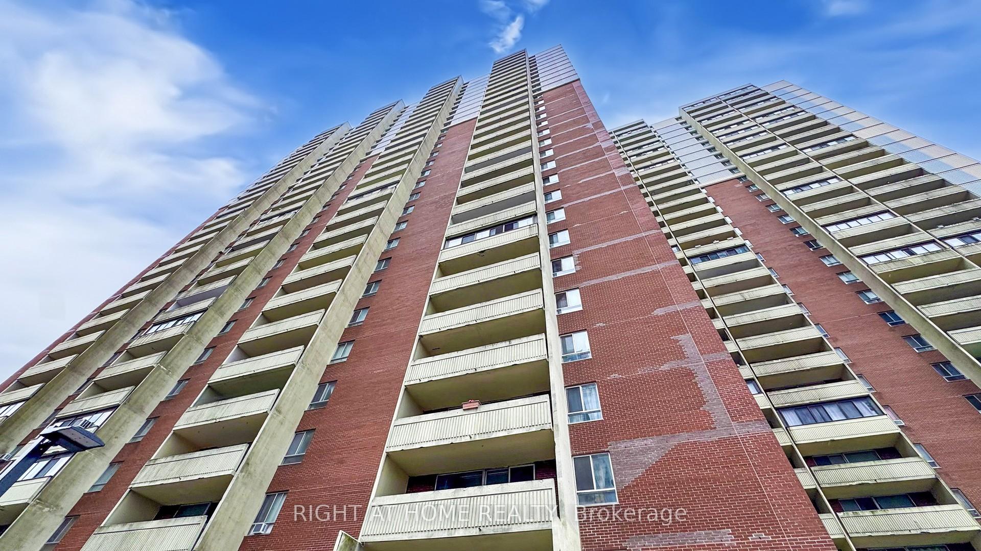 Photo 4 of Unit 1418, 1 Massey Square, Toronto, Crescent Town — HOMEH