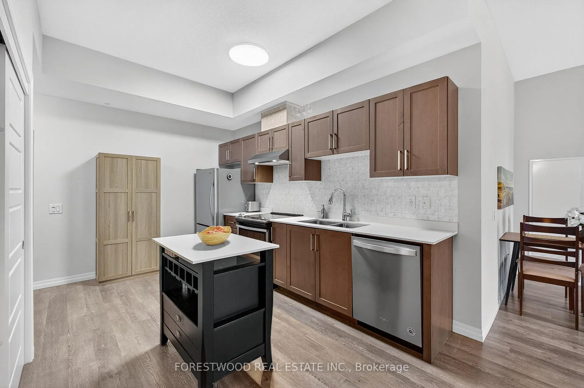 Photo 5 of Unit 425, 35 Kingsbury Square, Guelph, Pineridge/Westminster Woods — HOMEH