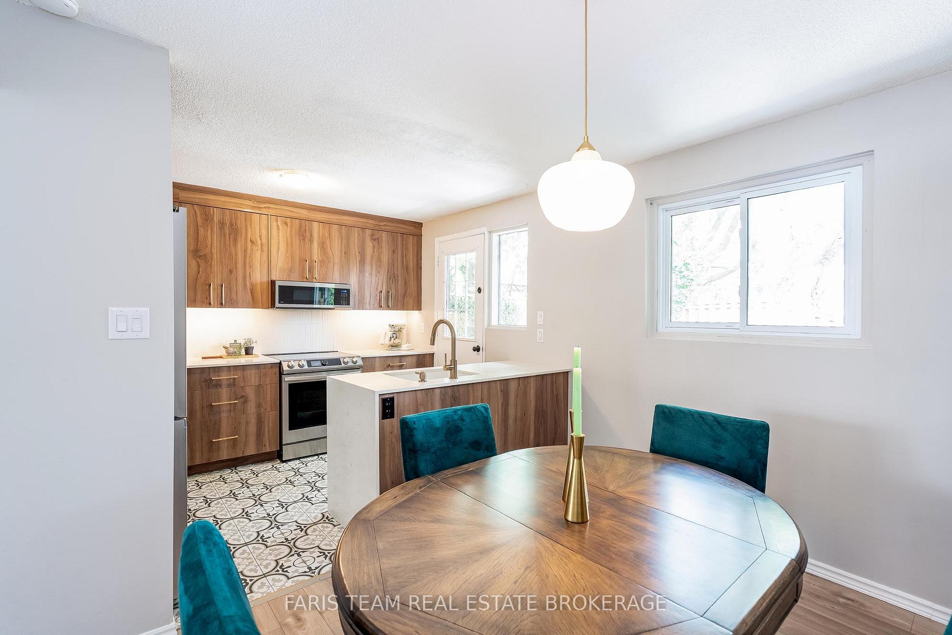 Photo 3 of Unit J2, 63 Ferris Lane, Barrie, Cundles East — HOMEH