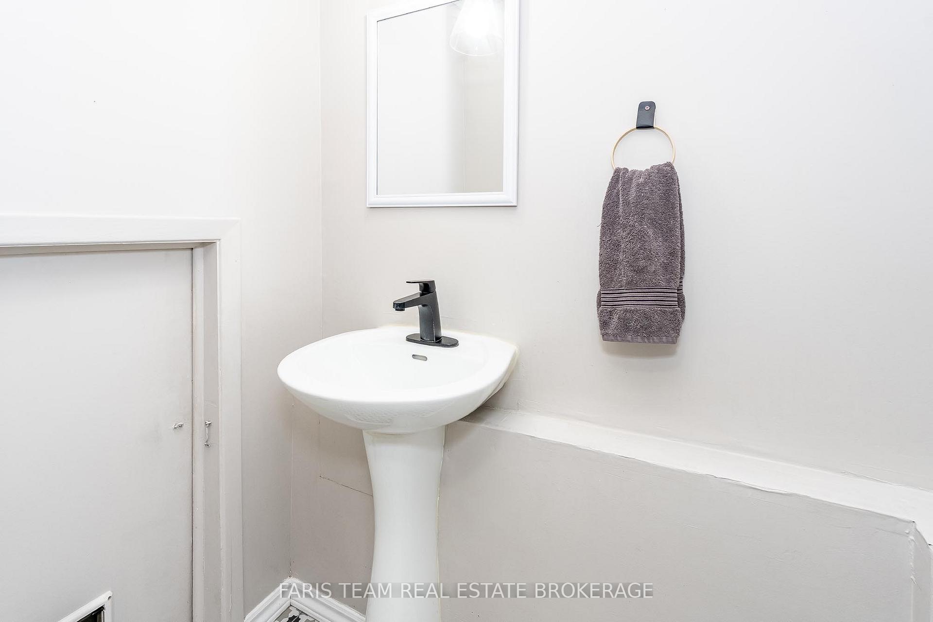 Photo 17 of Unit J2, 63 Ferris Lane, Barrie, Cundles East — HOMEH