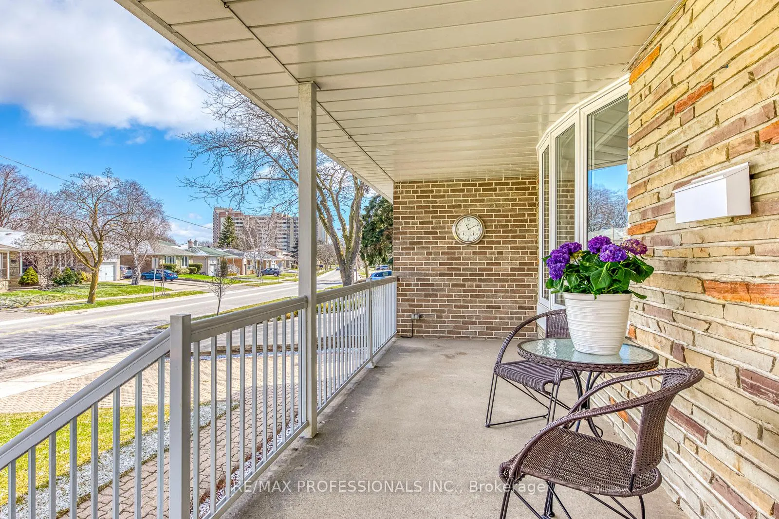 Photo 3 of 270 Wellesworth Drive, Etobicoke, Eringate-Centennial-West Deane — HOMEH