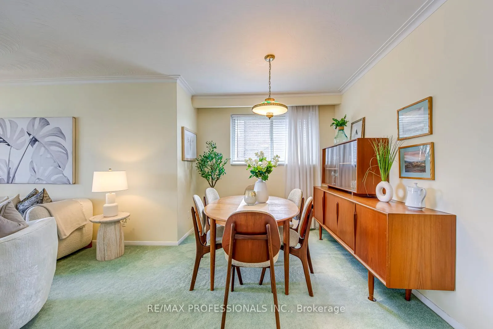 Photo 10 of 270 Wellesworth Drive, Etobicoke, Eringate-Centennial-West Deane — HOMEH