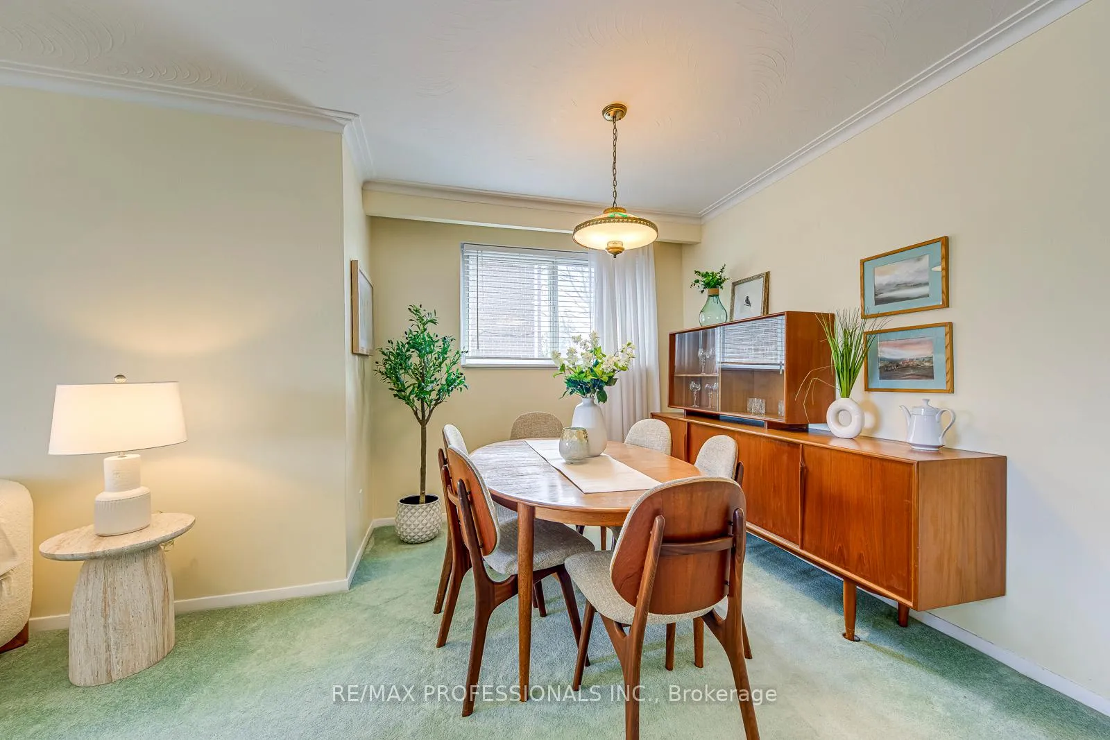 Photo 11 of 270 Wellesworth Drive, Etobicoke, Eringate-Centennial-West Deane — HOMEH