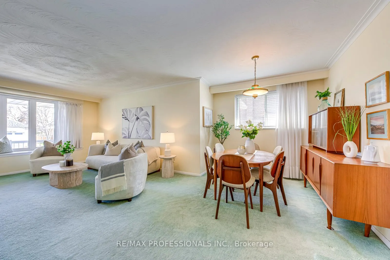 Photo 12 of 270 Wellesworth Drive, Etobicoke, Eringate-Centennial-West Deane — HOMEH