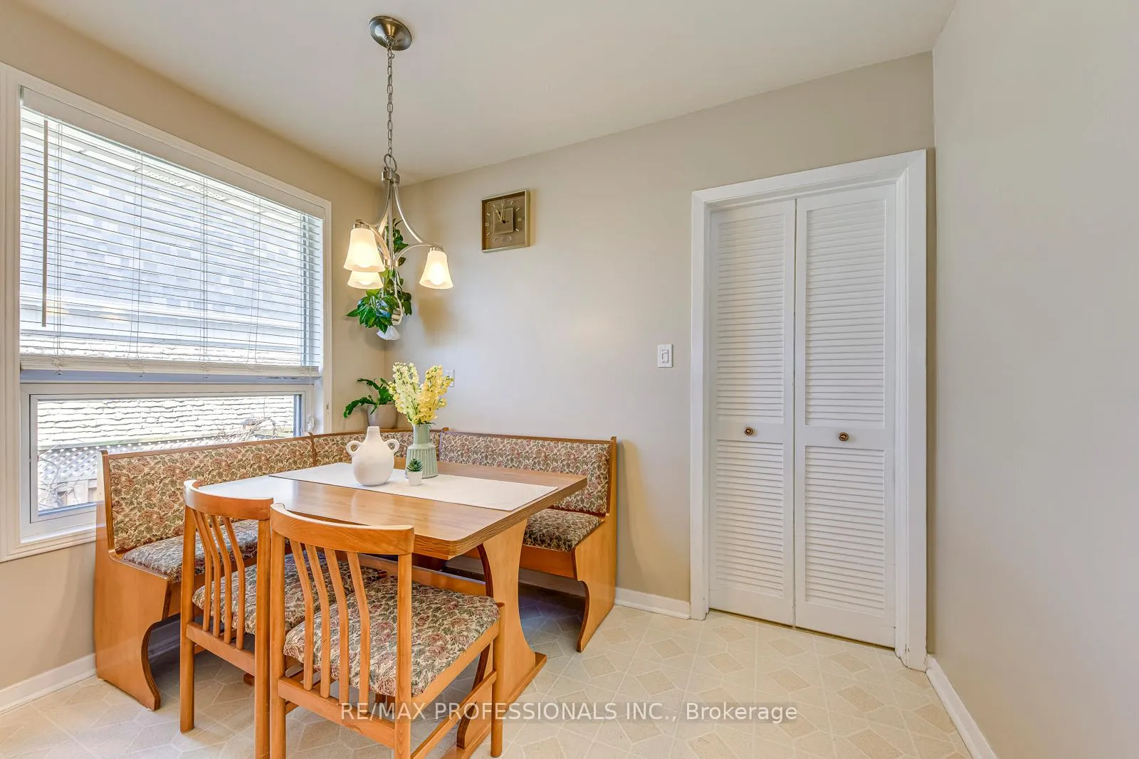 Photo 14 of 270 Wellesworth Drive, Etobicoke, Eringate-Centennial-West Deane — HOMEH