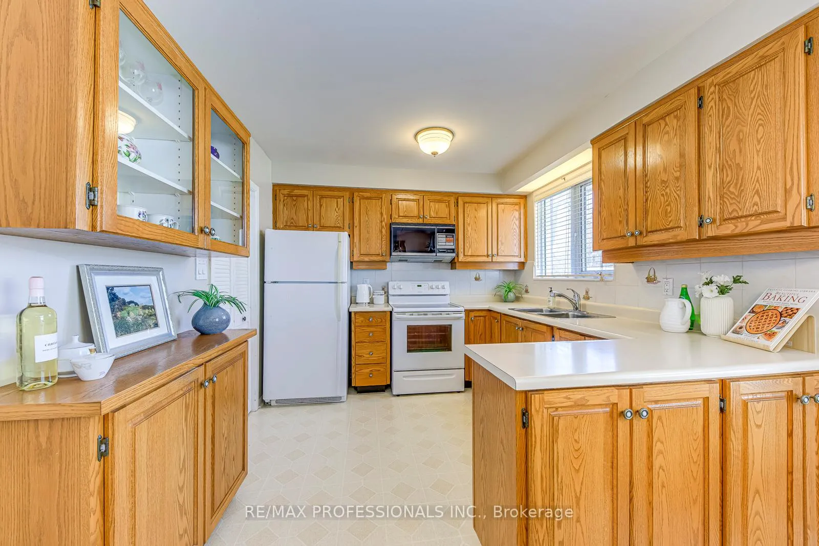 Photo 15 of 270 Wellesworth Drive, Etobicoke, Eringate-Centennial-West Deane — HOMEH
