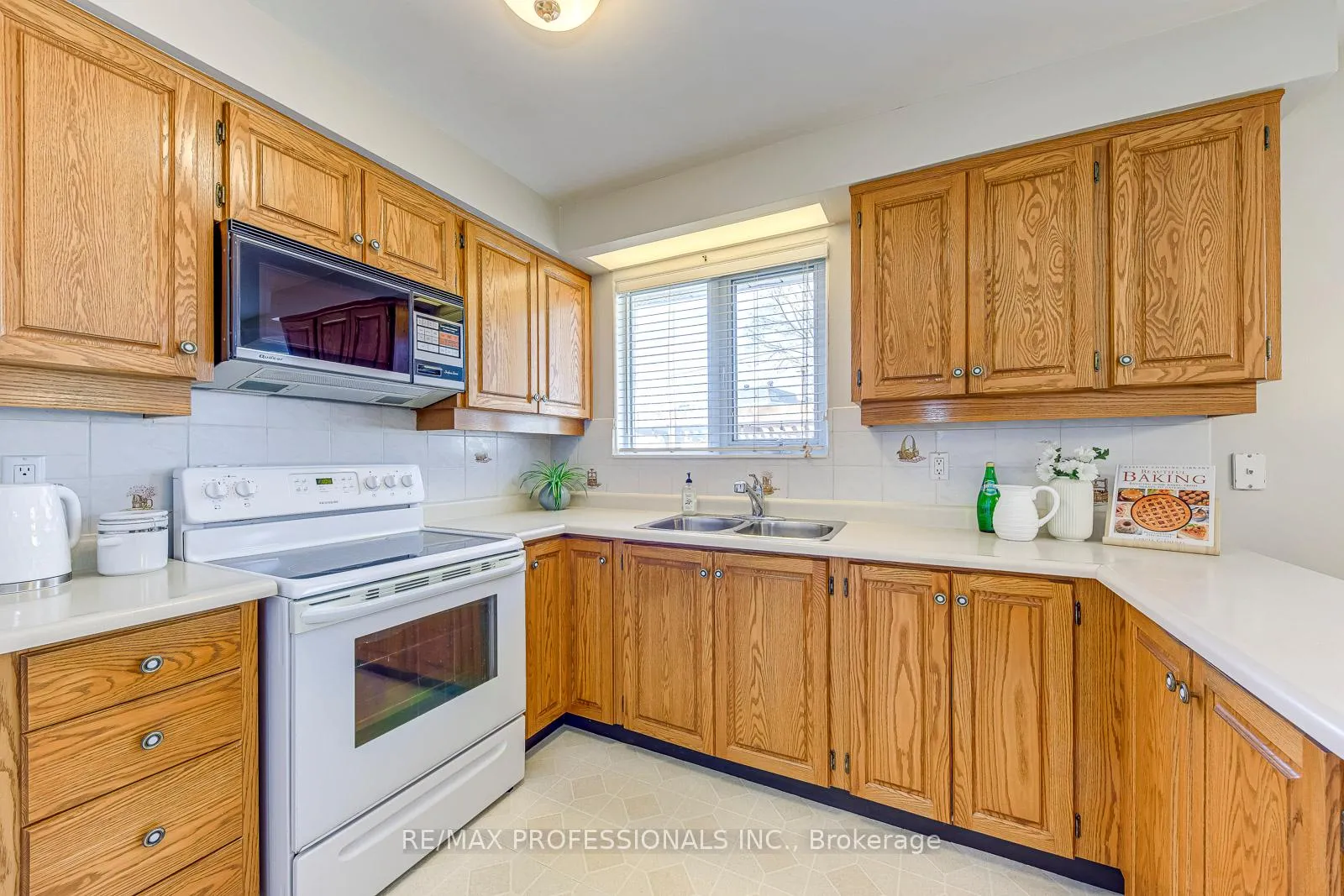 Photo 17 of 270 Wellesworth Drive, Etobicoke, Eringate-Centennial-West Deane — HOMEH