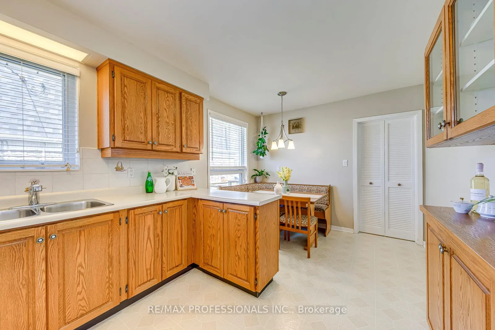 Photo 18 of 270 Wellesworth Drive, Etobicoke, Eringate-Centennial-West Deane — HOMEH