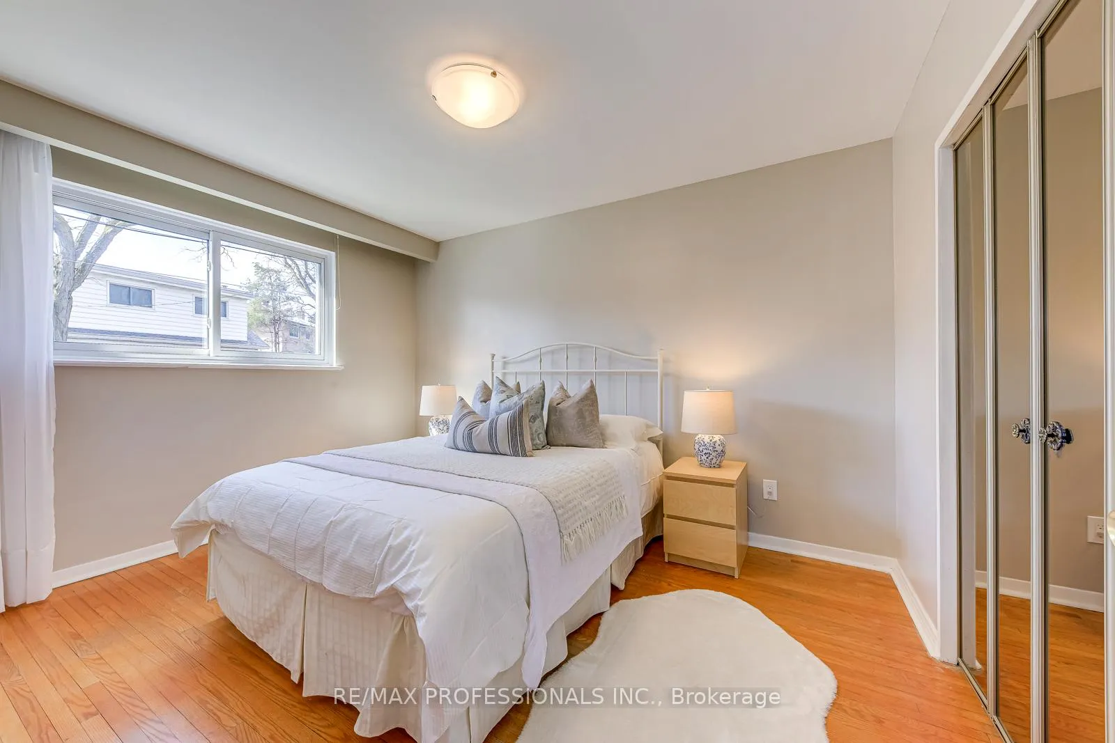 Photo 21 of 270 Wellesworth Drive, Etobicoke, Eringate-Centennial-West Deane — HOMEH