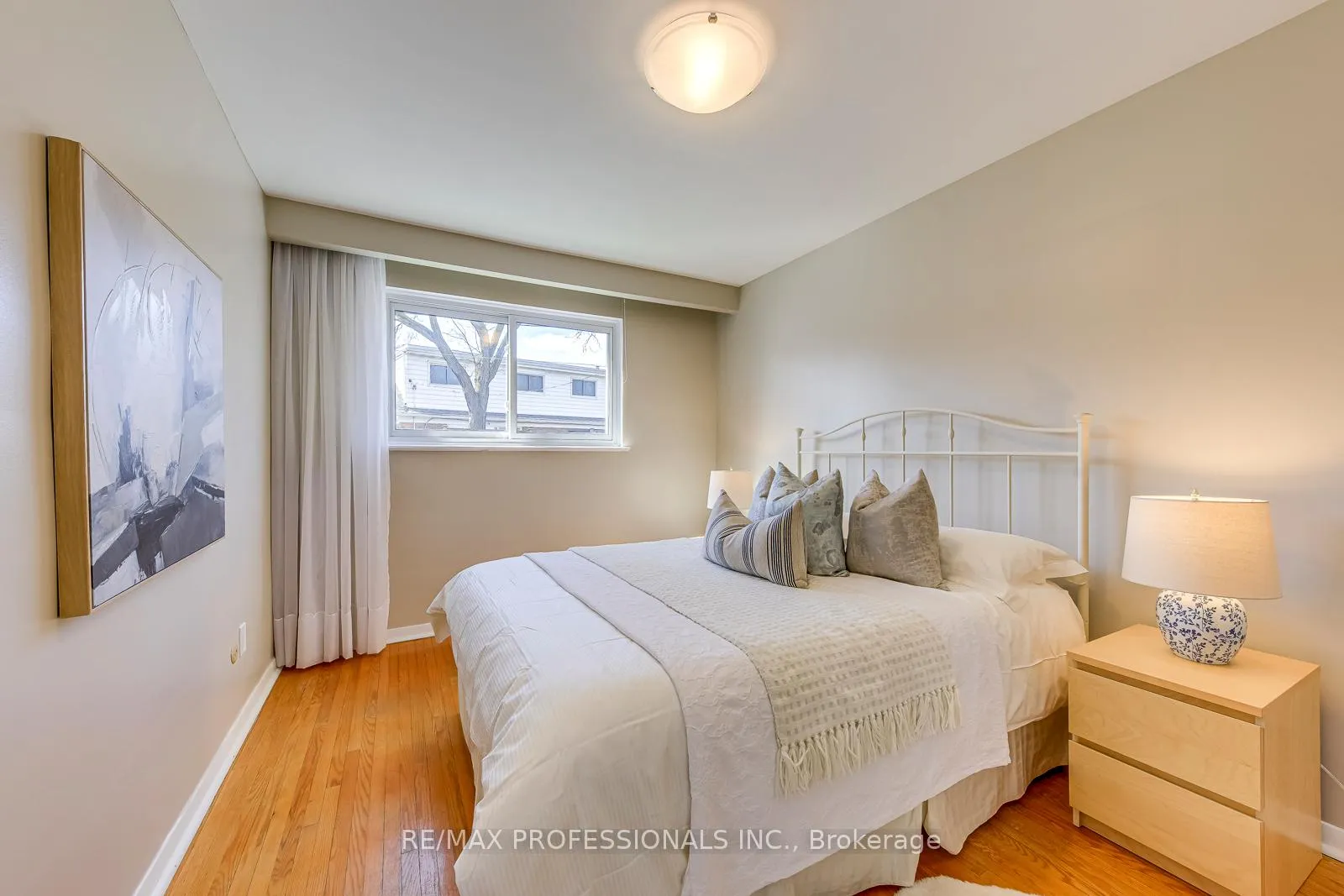 Photo 22 of 270 Wellesworth Drive, Etobicoke, Eringate-Centennial-West Deane — HOMEH