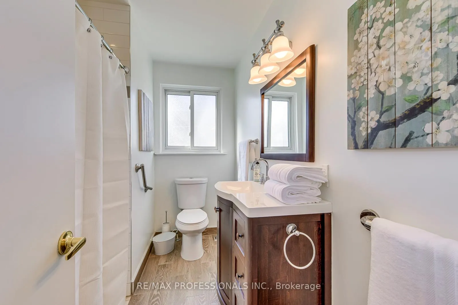 Photo 23 of 270 Wellesworth Drive, Etobicoke, Eringate-Centennial-West Deane — HOMEH