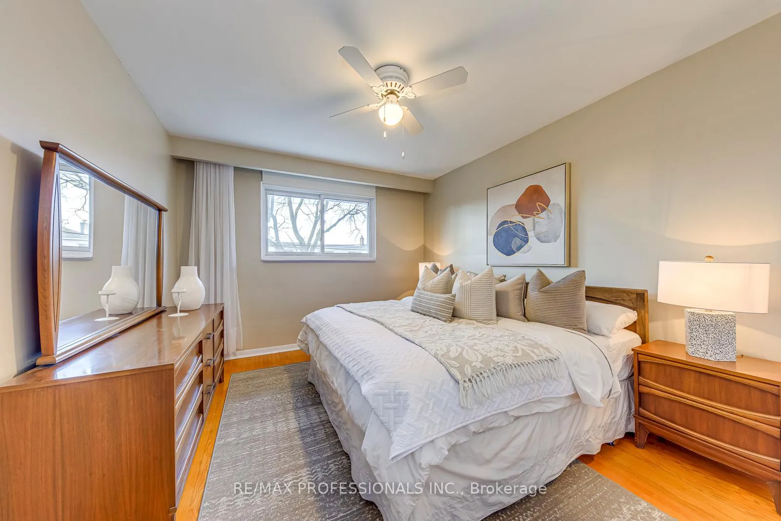 Photo 29 of 270 Wellesworth Drive, Etobicoke, Eringate-Centennial-West Deane — HOMEH