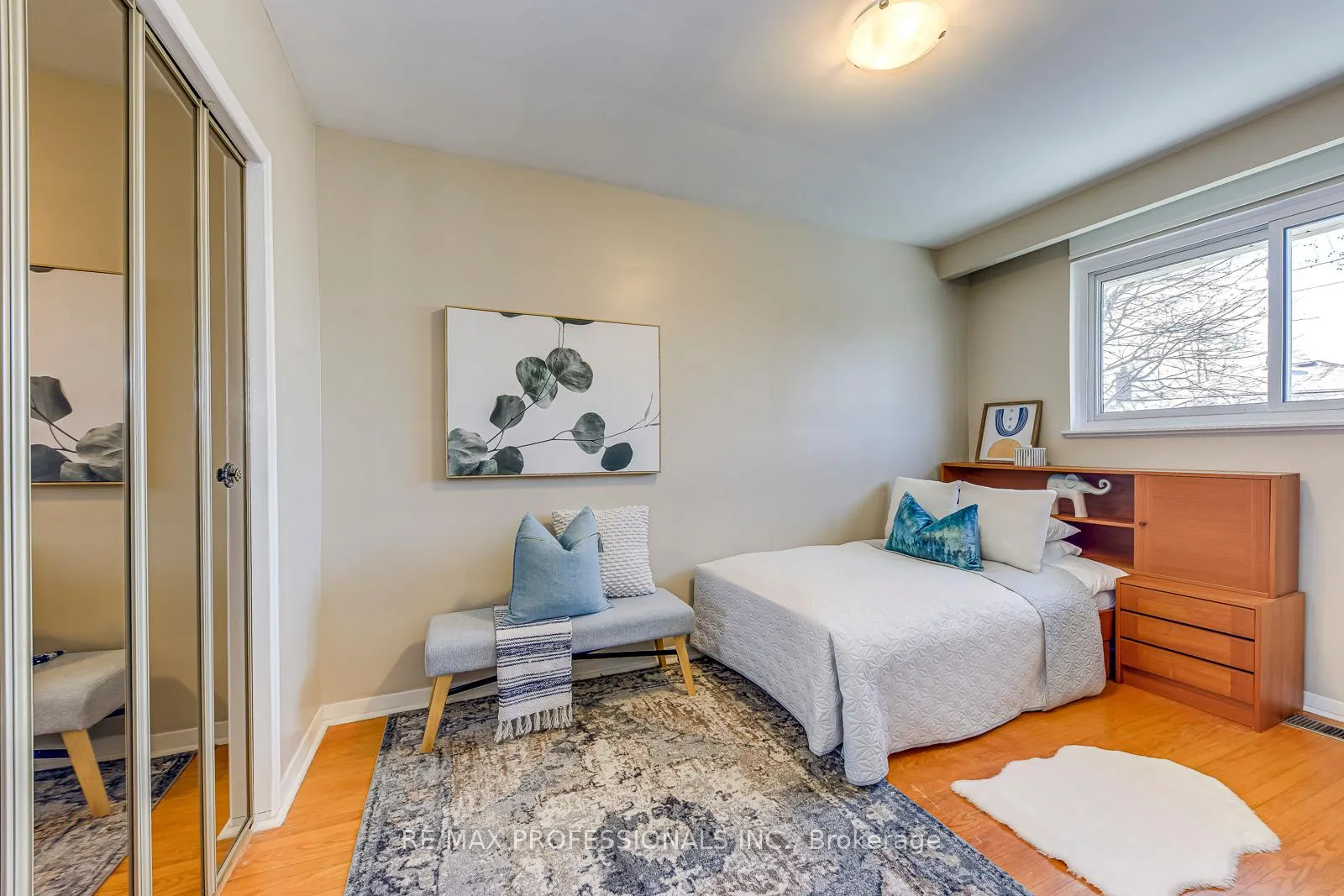 Photo 31 of 270 Wellesworth Drive, Etobicoke, Eringate-Centennial-West Deane — HOMEH