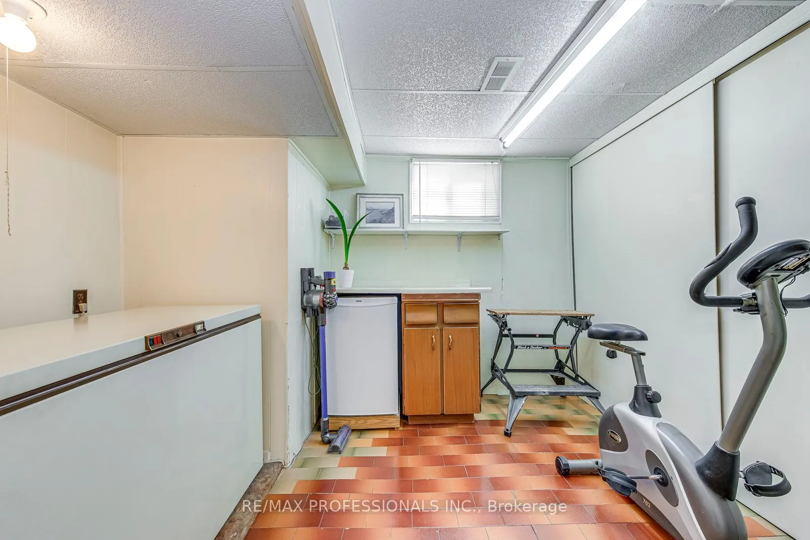 Photo 38 of 270 Wellesworth Drive, Etobicoke, Eringate-Centennial-West Deane — HOMEH