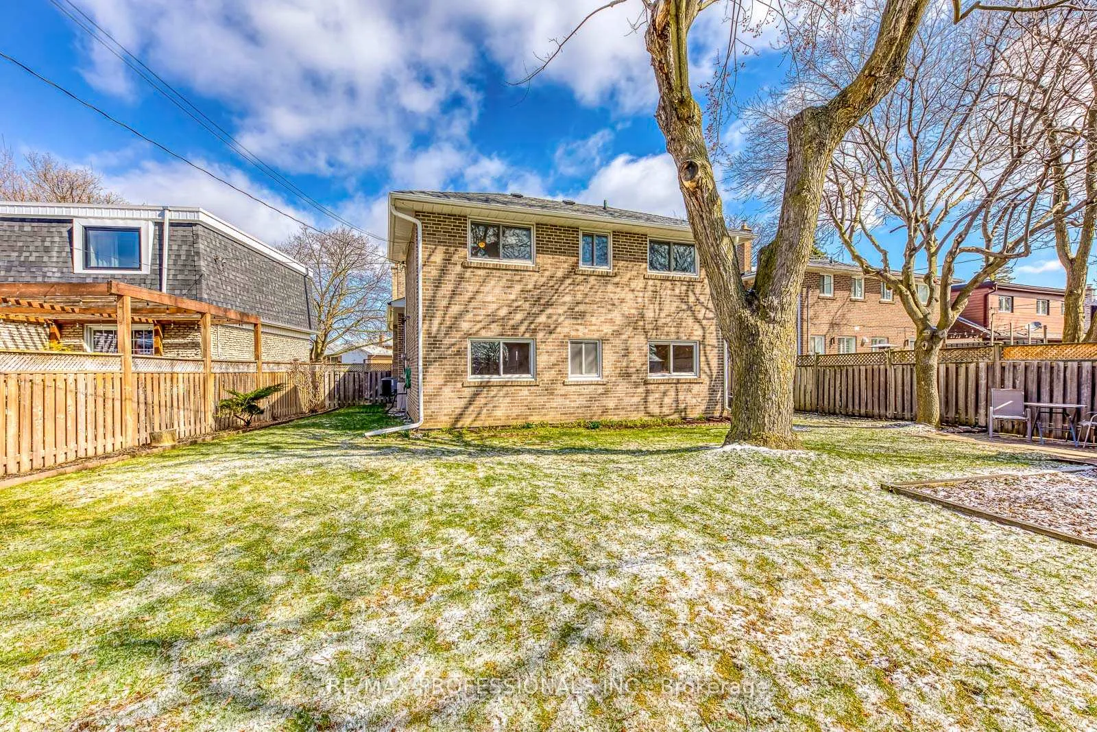 Photo 42 of 270 Wellesworth Drive, Etobicoke, Eringate-Centennial-West Deane — HOMEH