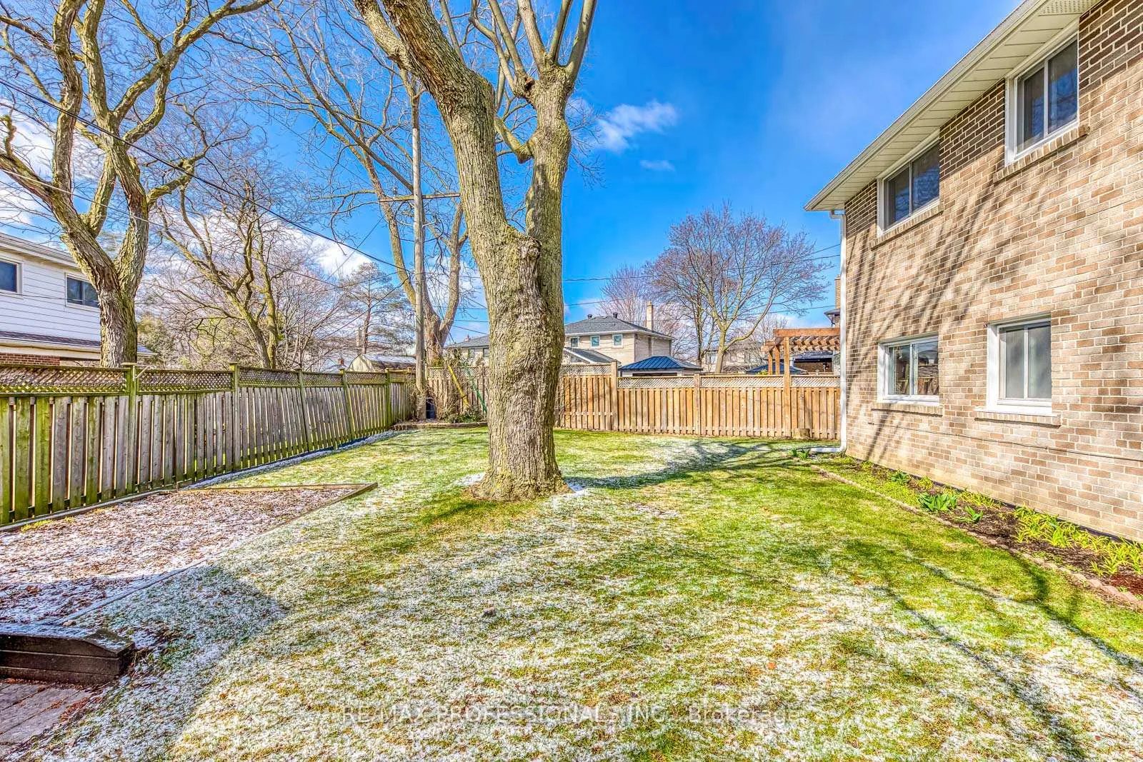 Photo 43 of 270 Wellesworth Drive, Etobicoke, Eringate-Centennial-West Deane — HOMEH