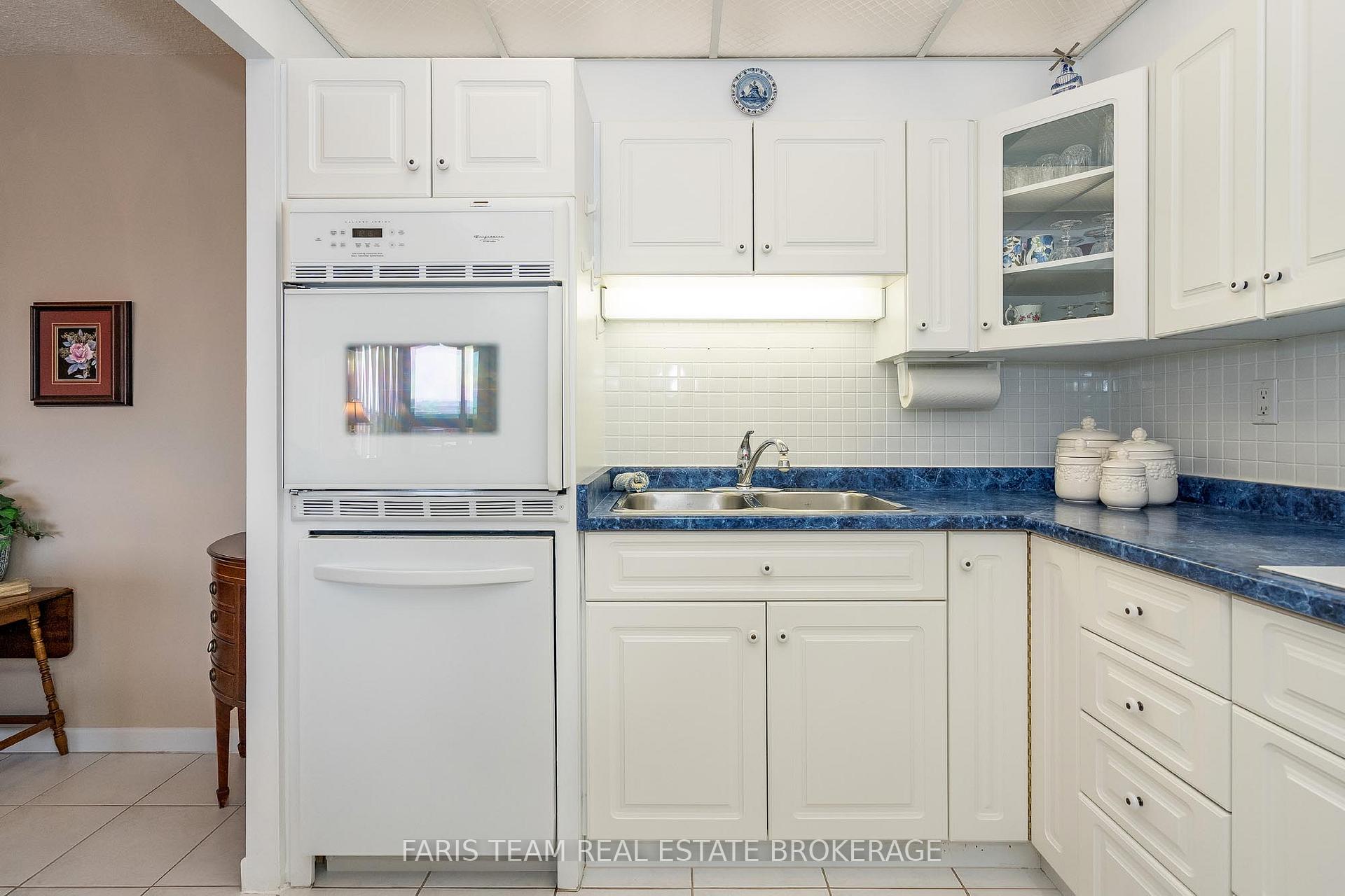 Photo 4 of Unit 703, 181 Collier Street, Barrie, North Shore — HOMEH