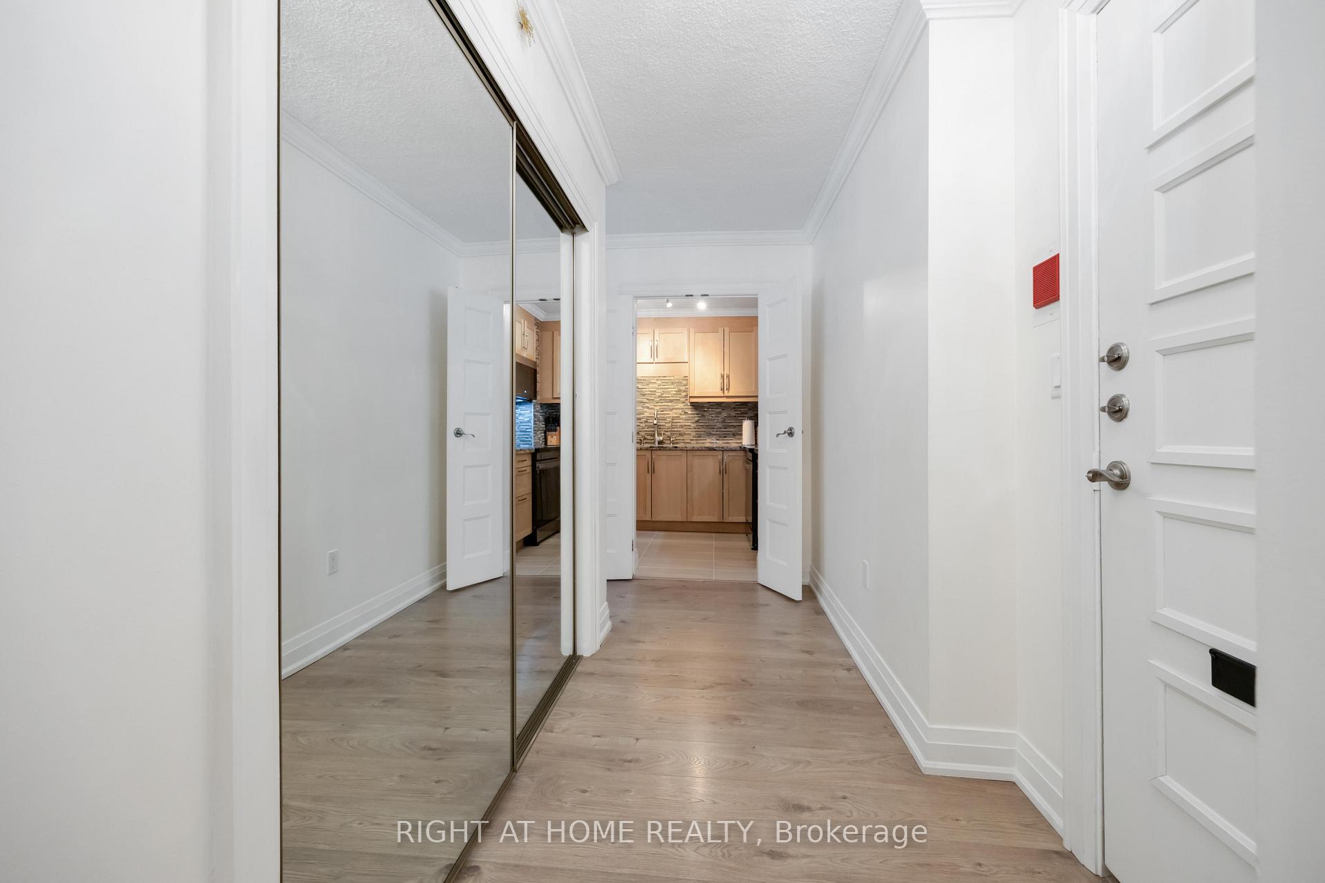 Photo 7 of Unit 807, 151 La Rose Avenue, Etobicoke, Humber Heights — HOMEH