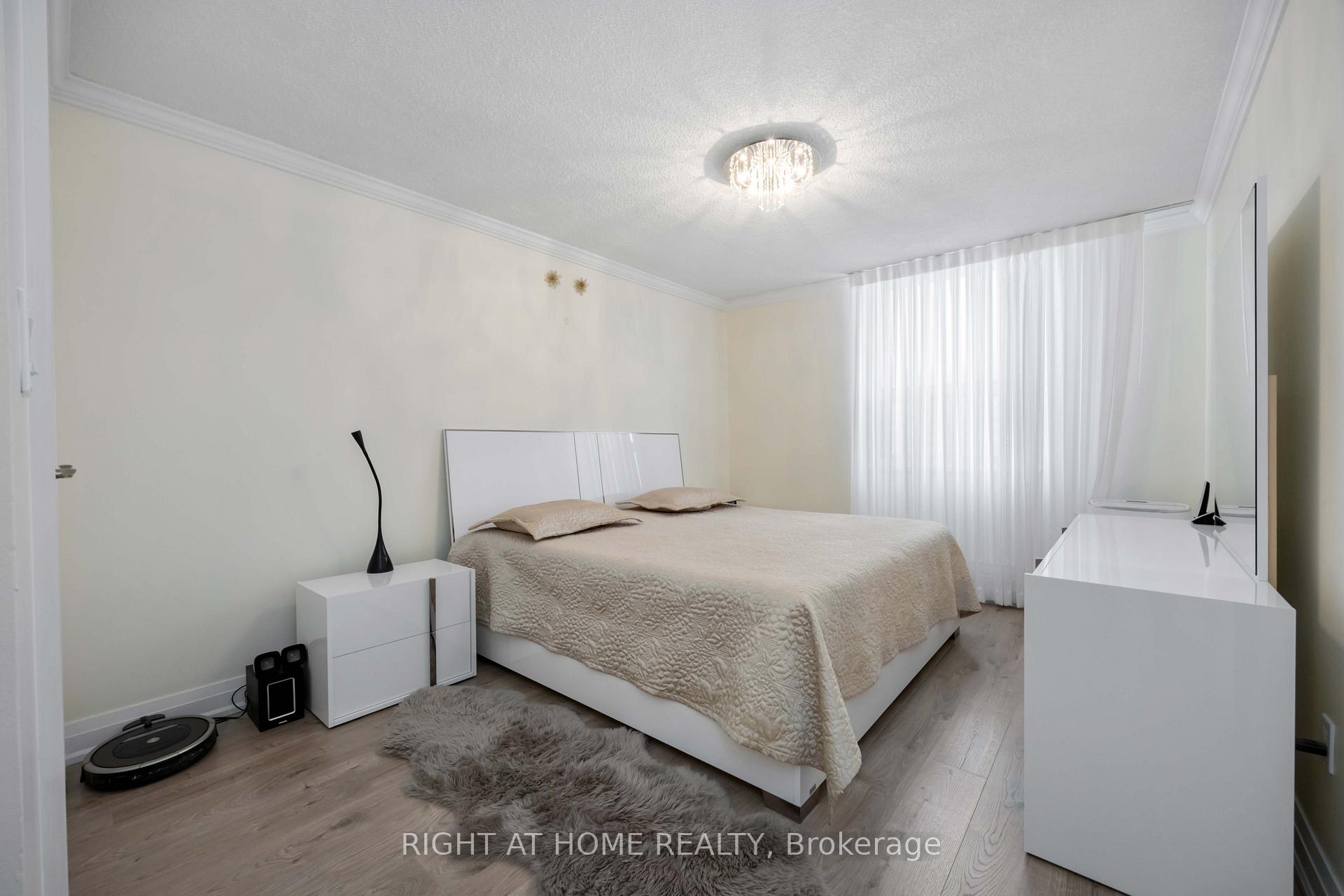 Photo 8 of Unit 807, 151 La Rose Avenue, Etobicoke, Humber Heights — HOMEH