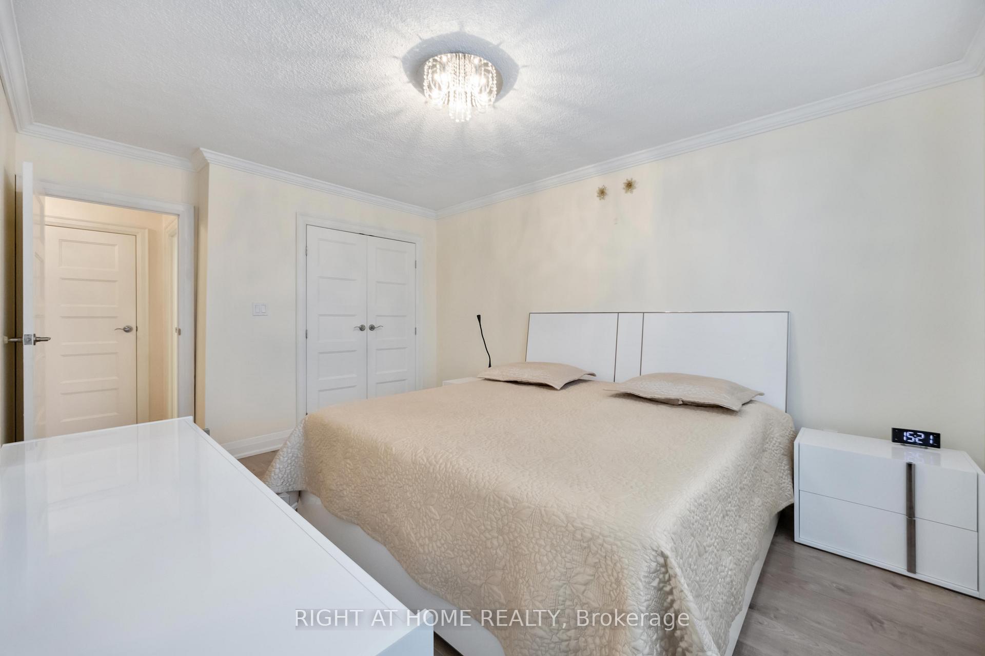 Photo 9 of Unit 807, 151 La Rose Avenue, Etobicoke, Humber Heights — HOMEH