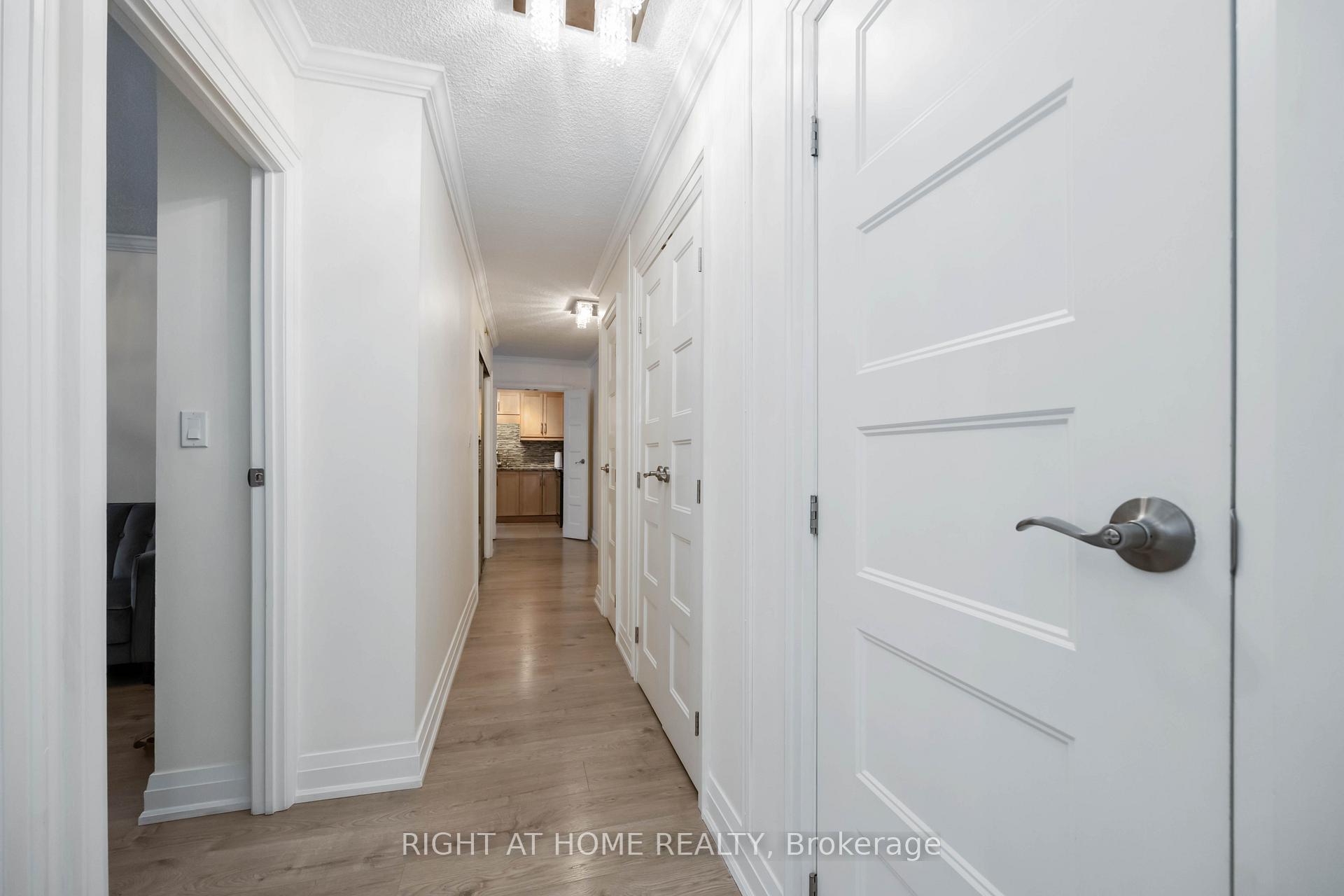 Photo 13 of Unit 807, 151 La Rose Avenue, Etobicoke, Humber Heights — HOMEH