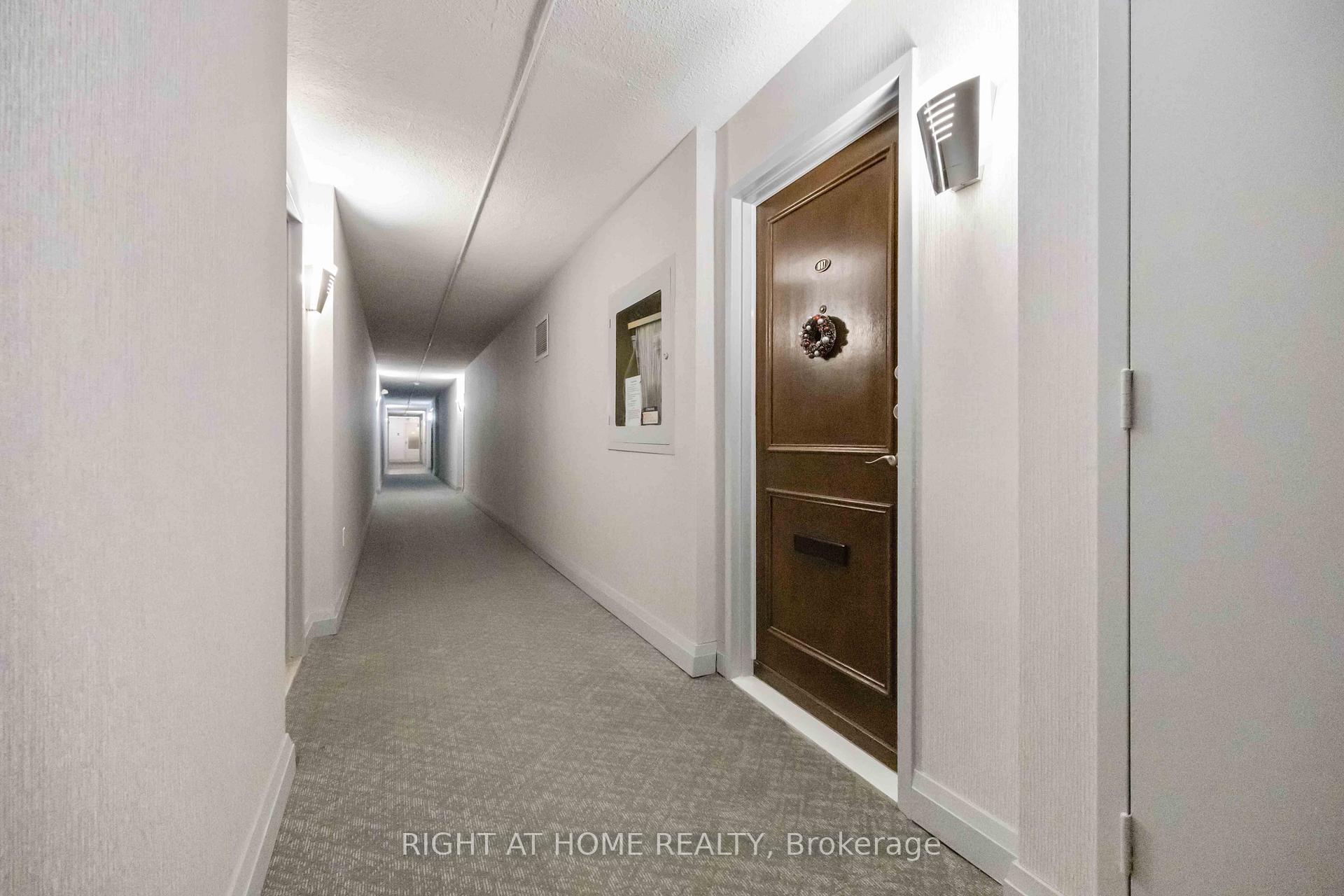 Photo 14 of Unit 807, 151 La Rose Avenue, Etobicoke, Humber Heights — HOMEH