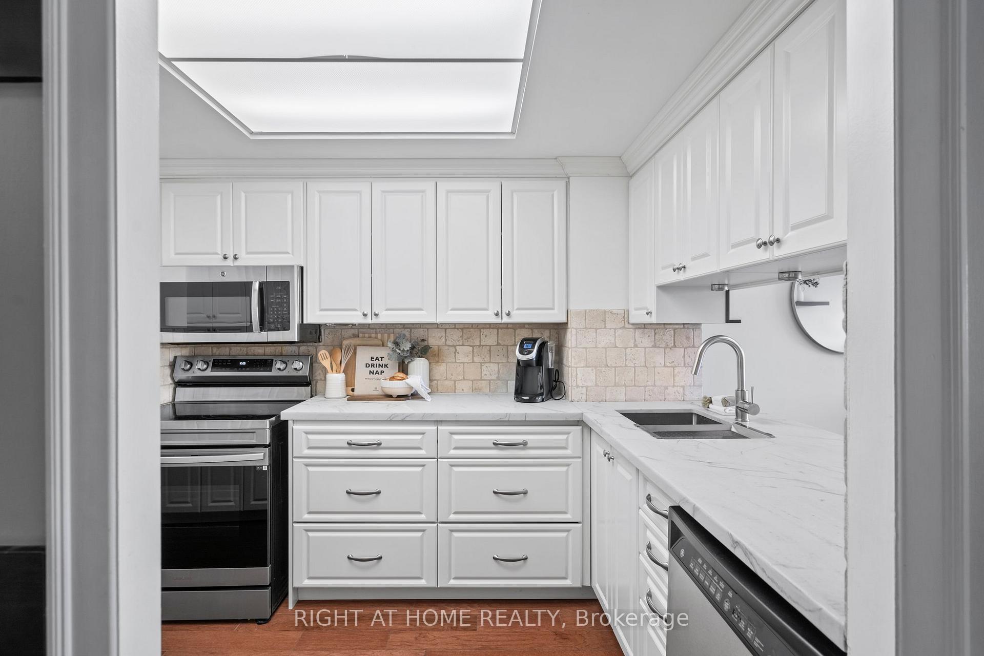 Photo 3 of Unit 415, 712 Rossland Road E, Whitby, Pringle Creek — HOMEH