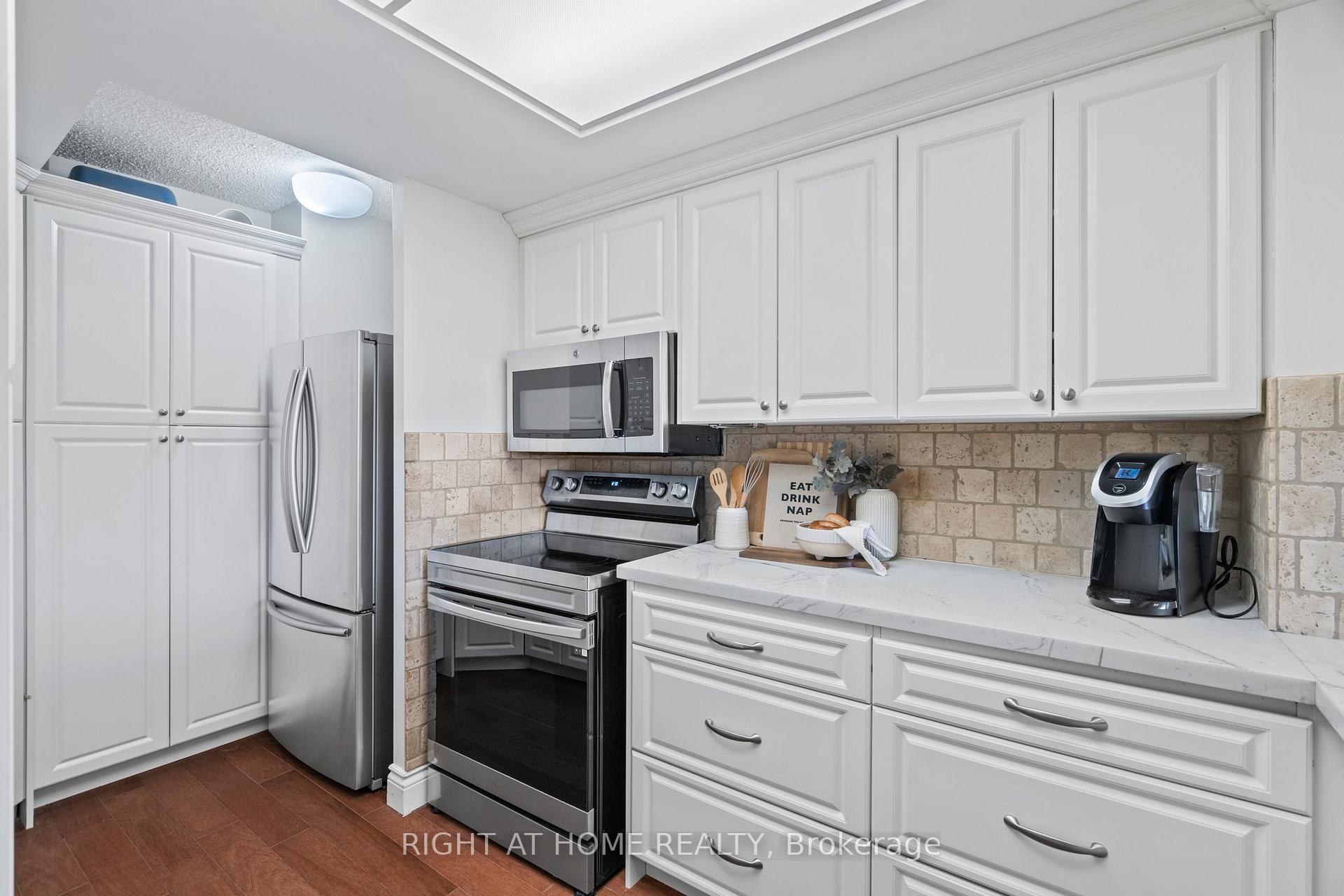 Photo 4 of Unit 415, 712 Rossland Road E, Whitby, Pringle Creek — HOMEH