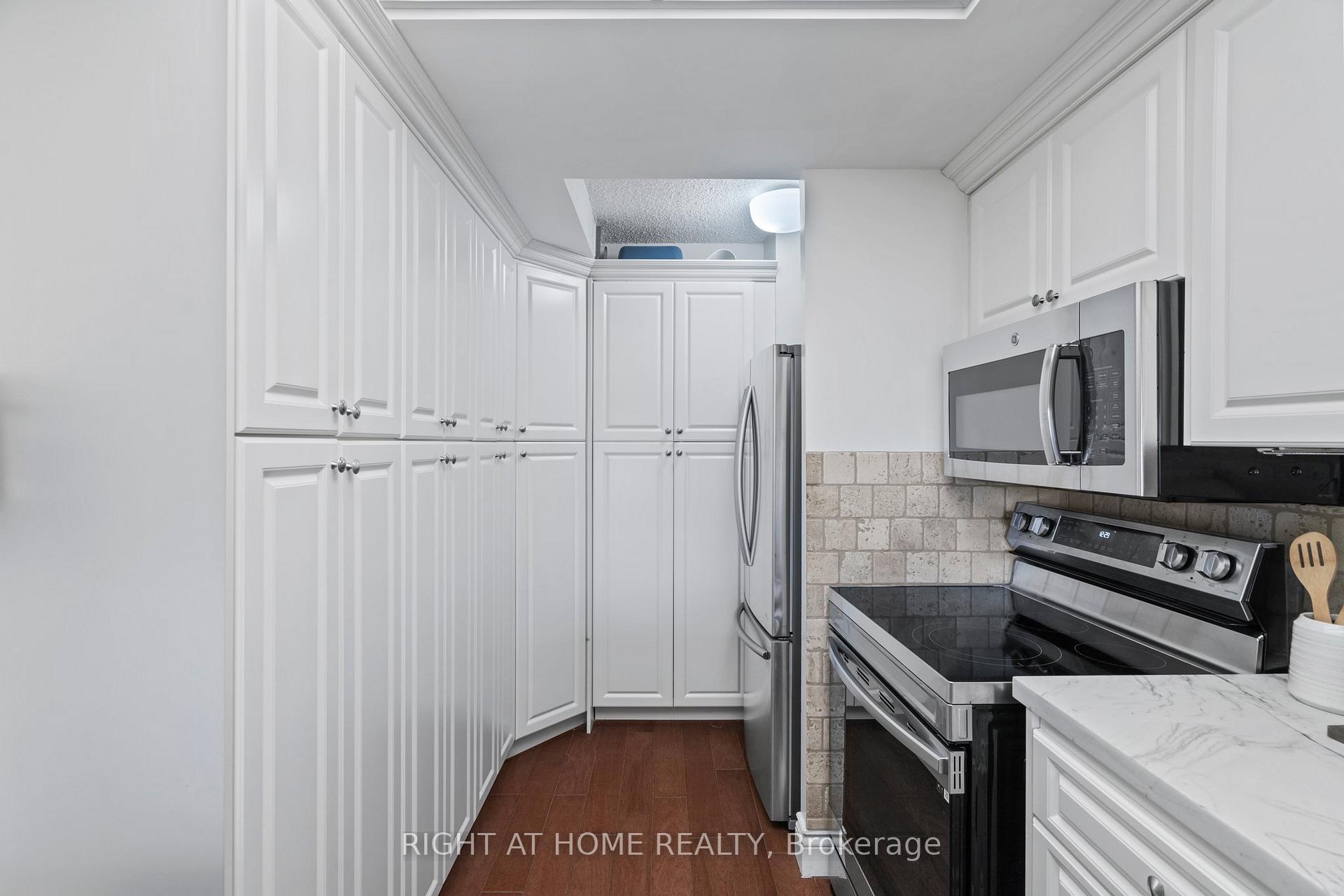 Photo 5 of Unit 415, 712 Rossland Road E, Whitby, Pringle Creek — HOMEH