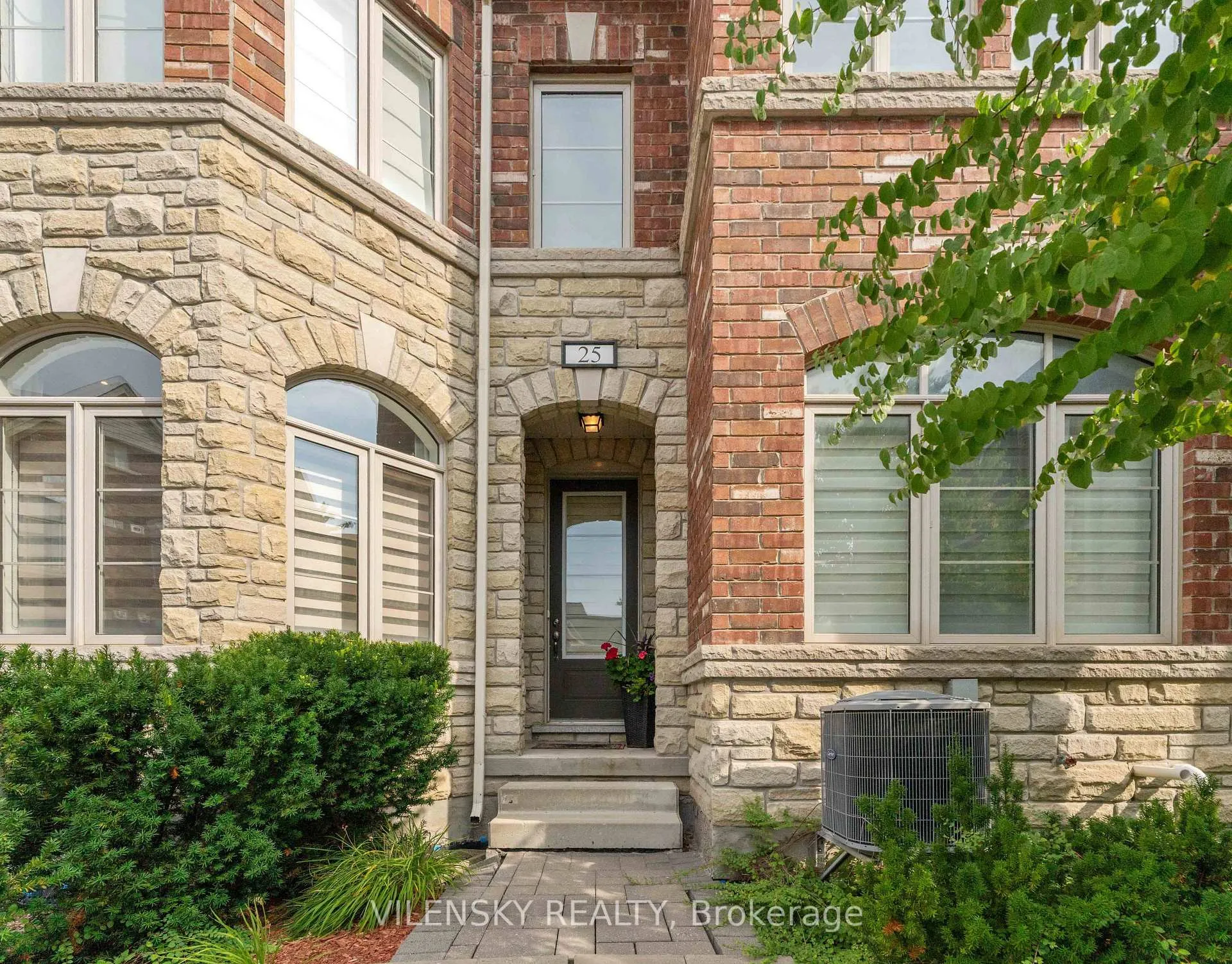 Photo 3 of Unit 25, 1331 Major Mackenzie Drive, Vaughan, Patterson — HOMEH