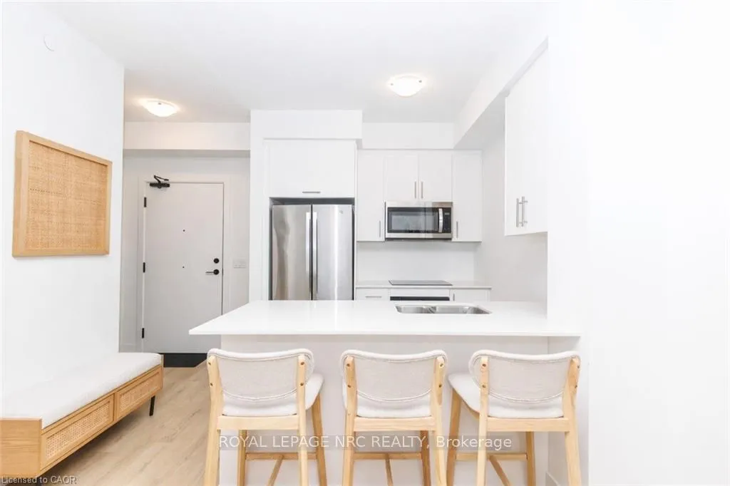 Photo 4 of Unit 501, 600 North Service Road, Hamilton, Stoney Creek — HOMEH