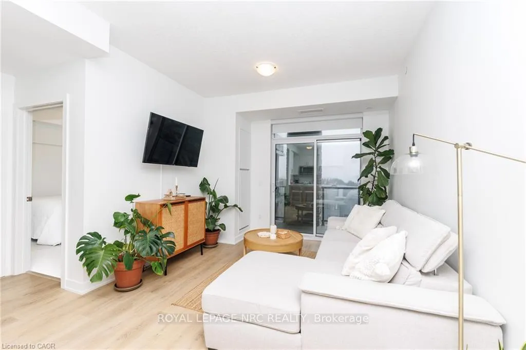 Photo 5 of Unit 501, 600 North Service Road, Hamilton, Stoney Creek — HOMEH