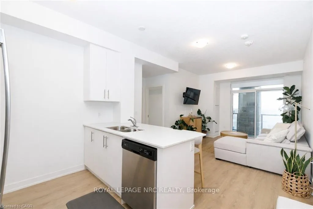 Photo 6 of Unit 501, 600 North Service Road, Hamilton, Stoney Creek — HOMEH