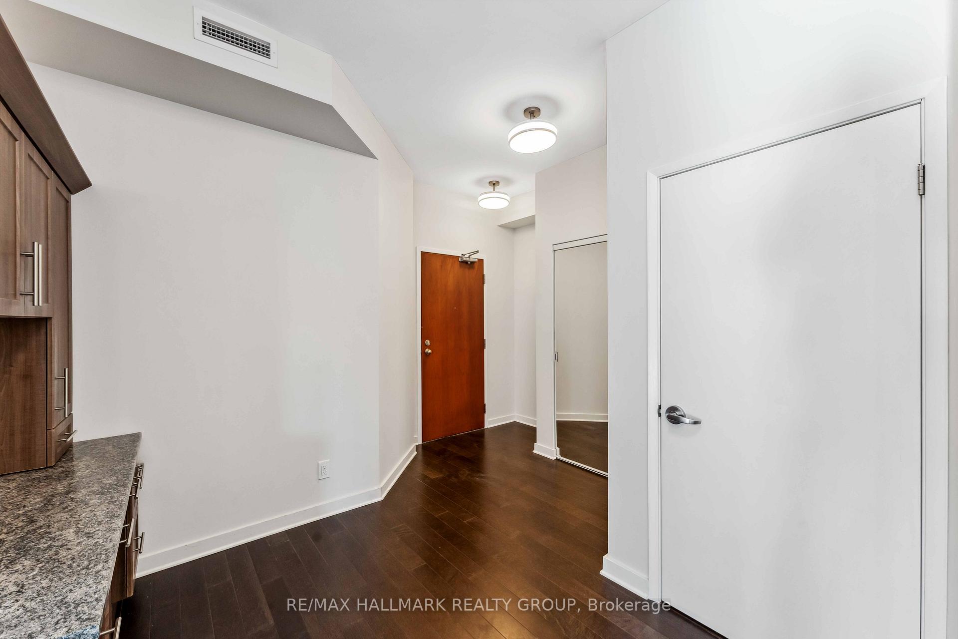 Photo 5 of Unit 604, 310 Centrum Boulevard, Ottawa, Bilberry Creek/Queenswood Heights — HOMEH