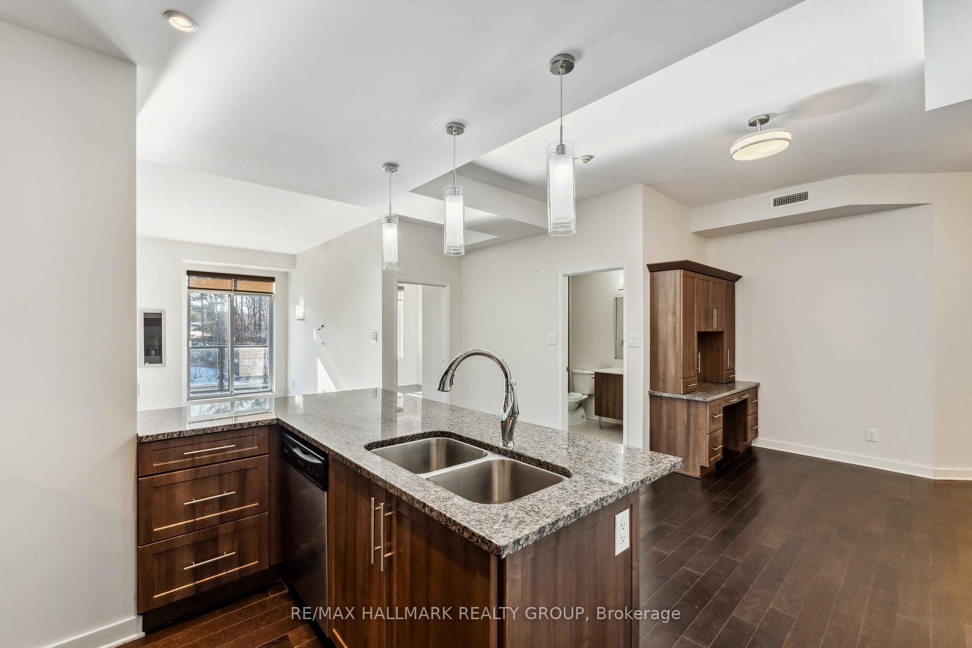 Photo 12 of Unit 604, 310 Centrum Boulevard, Ottawa, Bilberry Creek/Queenswood Heights — HOMEH