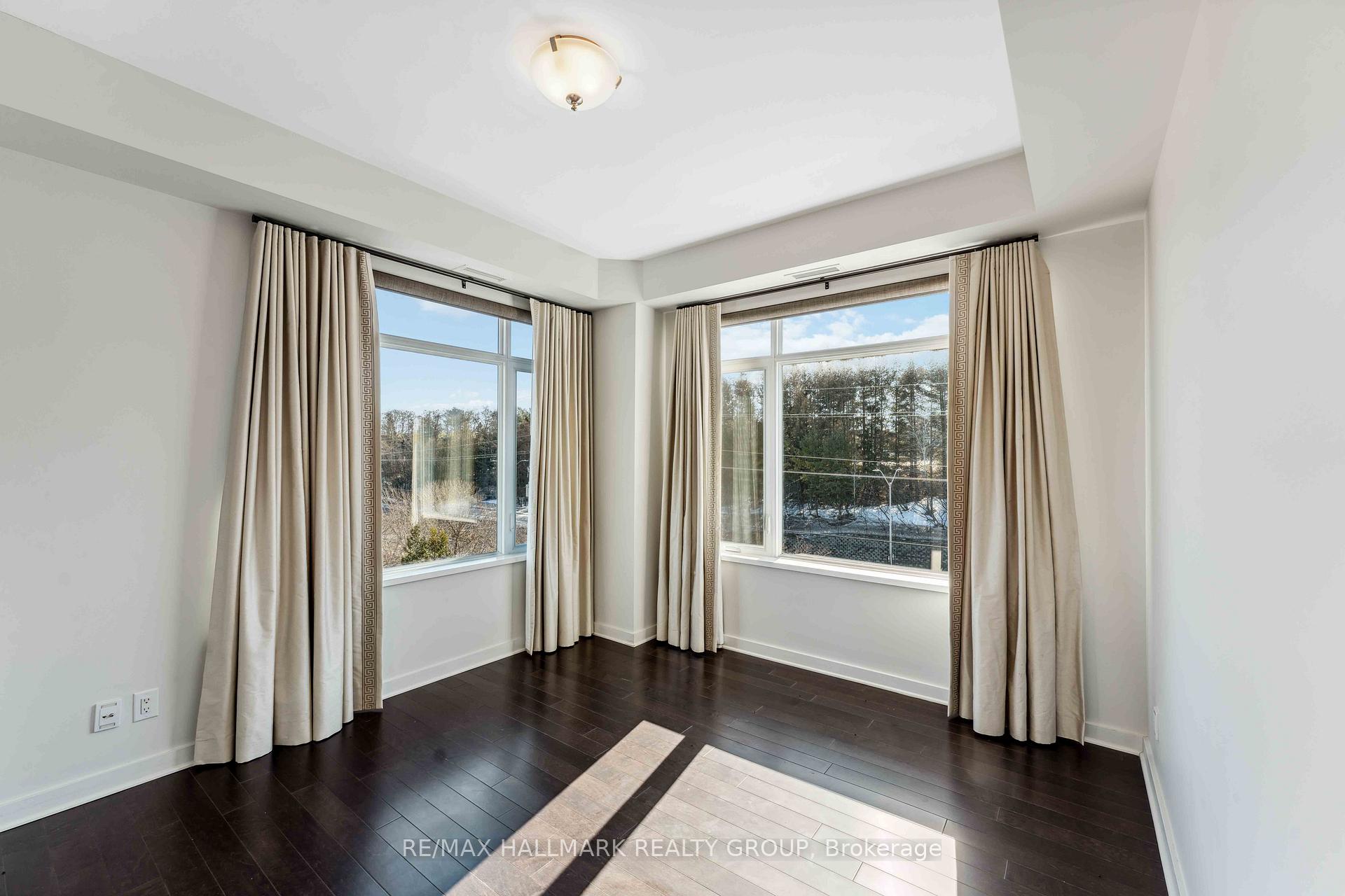 Photo 15 of Unit 604, 310 Centrum Boulevard, Ottawa, Bilberry Creek/Queenswood Heights — HOMEH