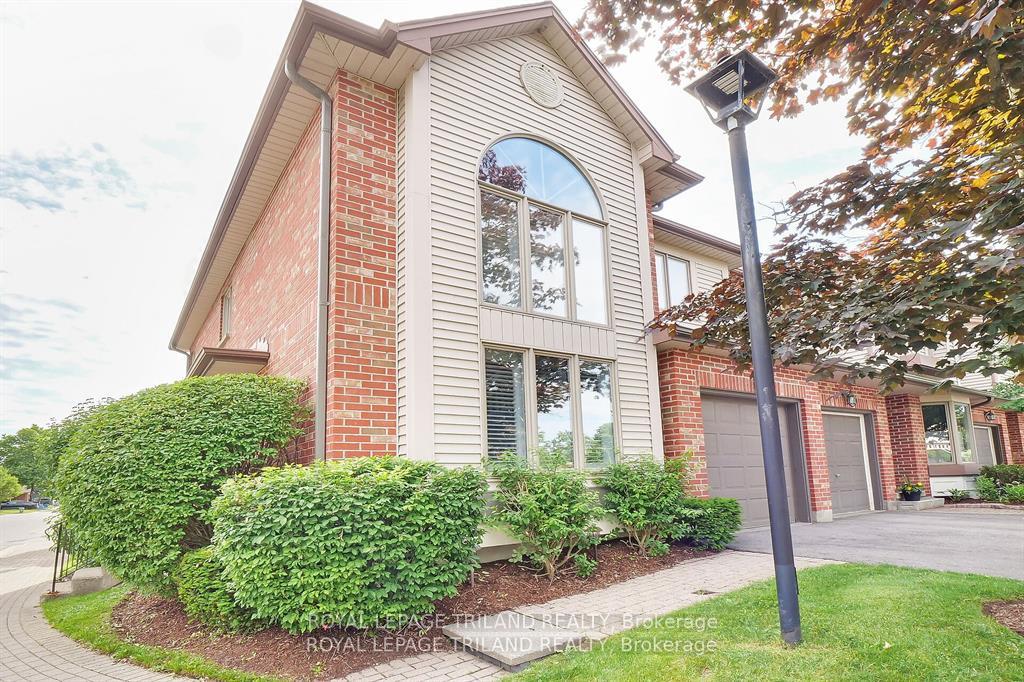 Front of Unit 27, 1478 Adelaide Street N