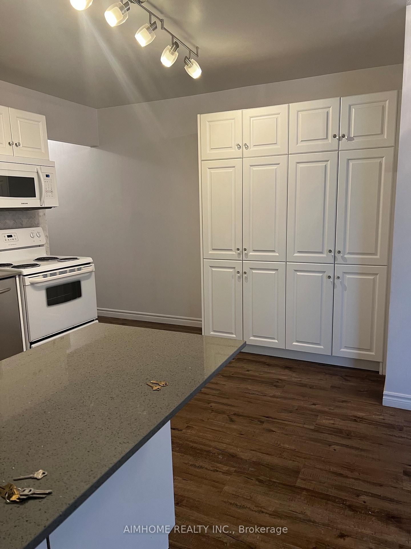 Photo 5 of Unit 3, 109 Westmount Road N, Waterloo — HOMEH