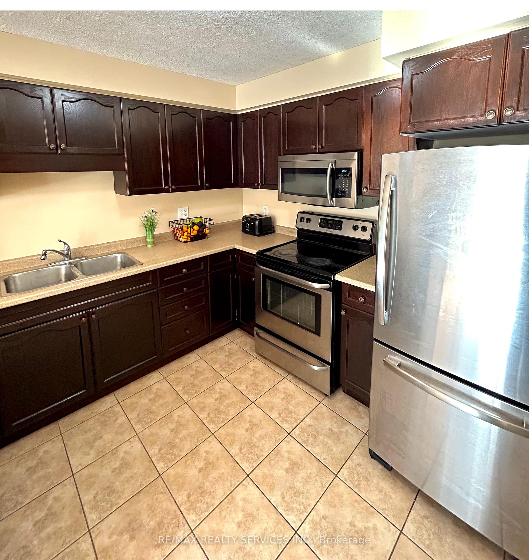 Photo 2 of Unit 4, 36 Fallowfield Drive, Kitchener — HOMEH