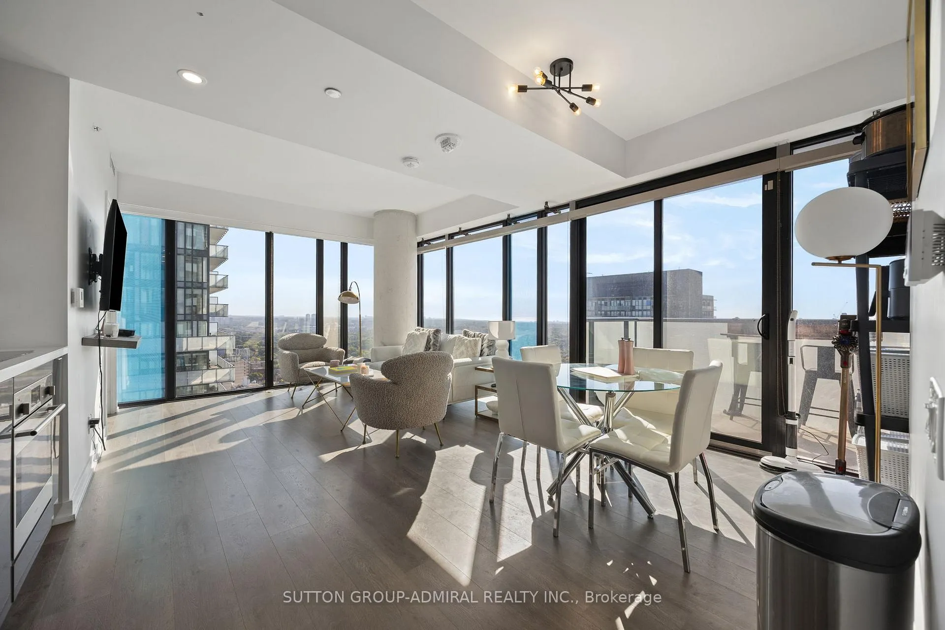 Photo 7 of Unit 3309, 161 Roehampton Avenue, Toronto, Mount Pleasant West — HOMEH