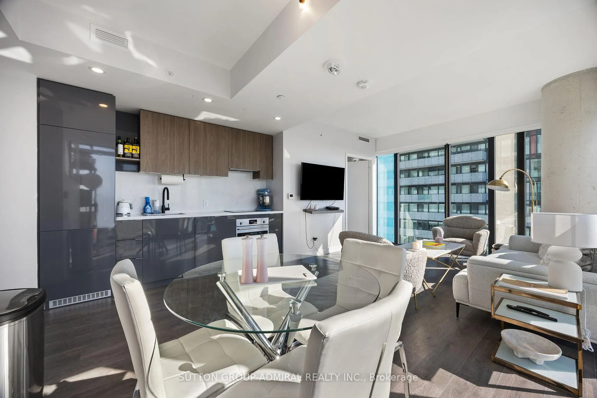 Photo 8 of Unit 3309, 161 Roehampton Avenue, Toronto, Mount Pleasant West — HOMEH