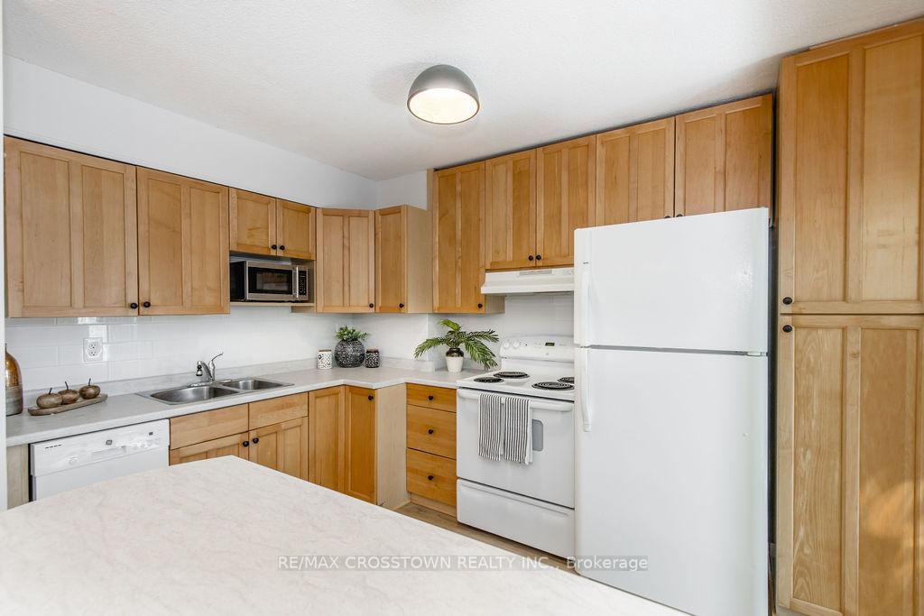 Photo 18 of Unit J4, 63 Ferris Lane, Barrie, Cundles East — HOMEH