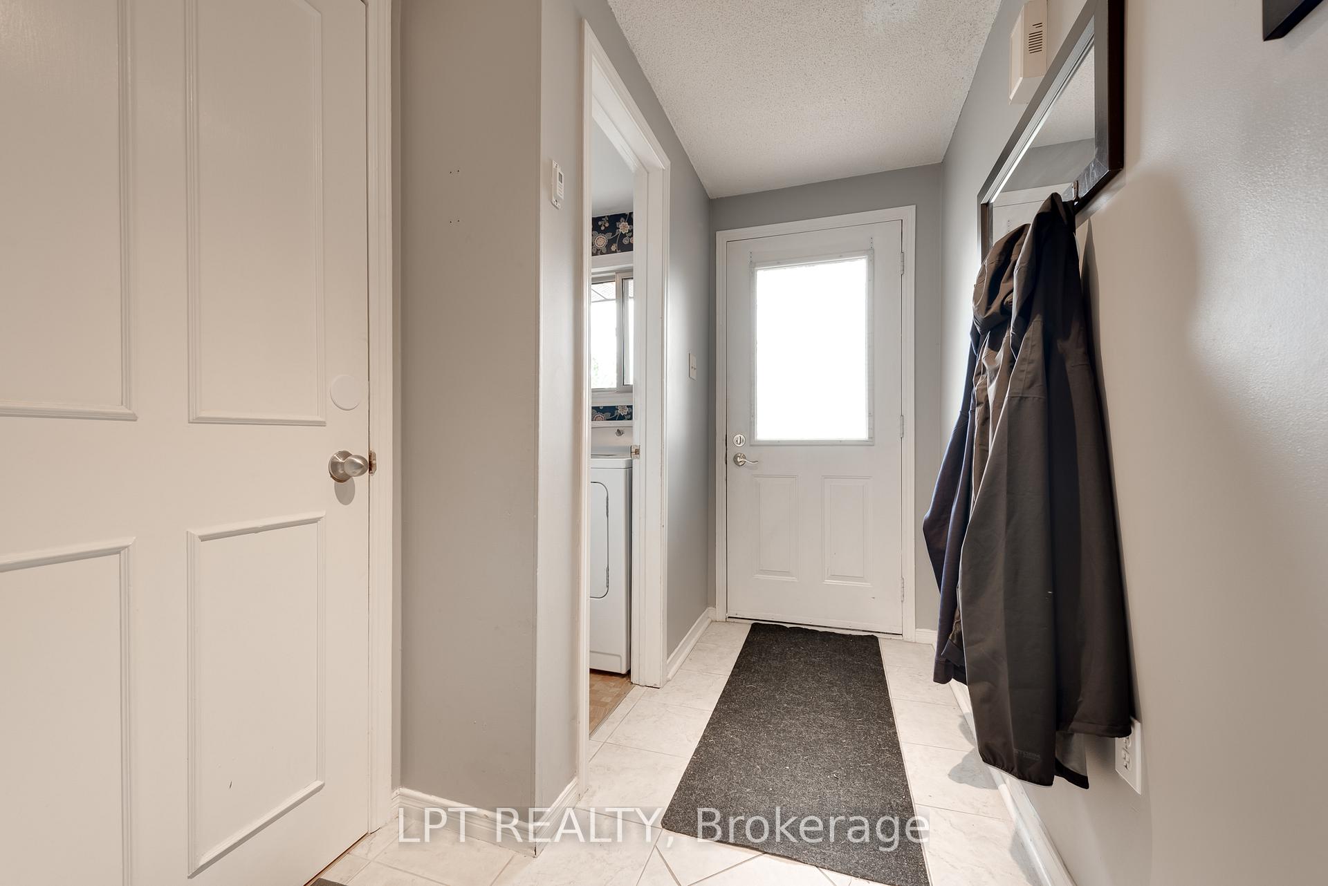 Photo 4 of 5 Evergreen Court, Barrie, Ardagh — HOMEH